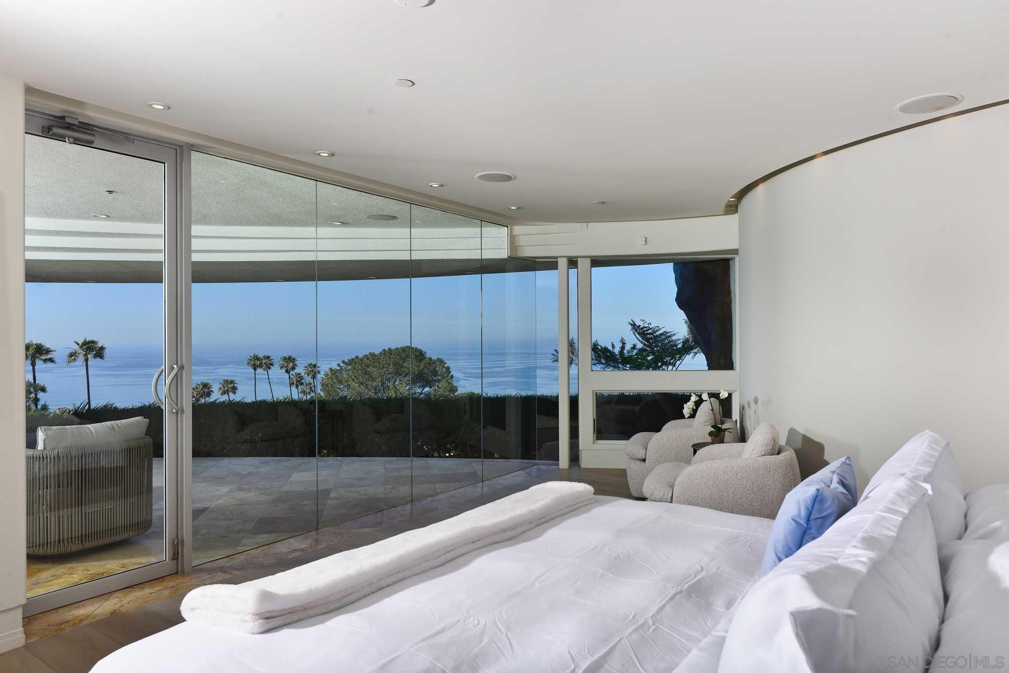 Detail Gallery Image 33 of 45 For 7455  Hillside Dr, La Jolla,  CA 92037 - 6 Beds | 6/1 Baths