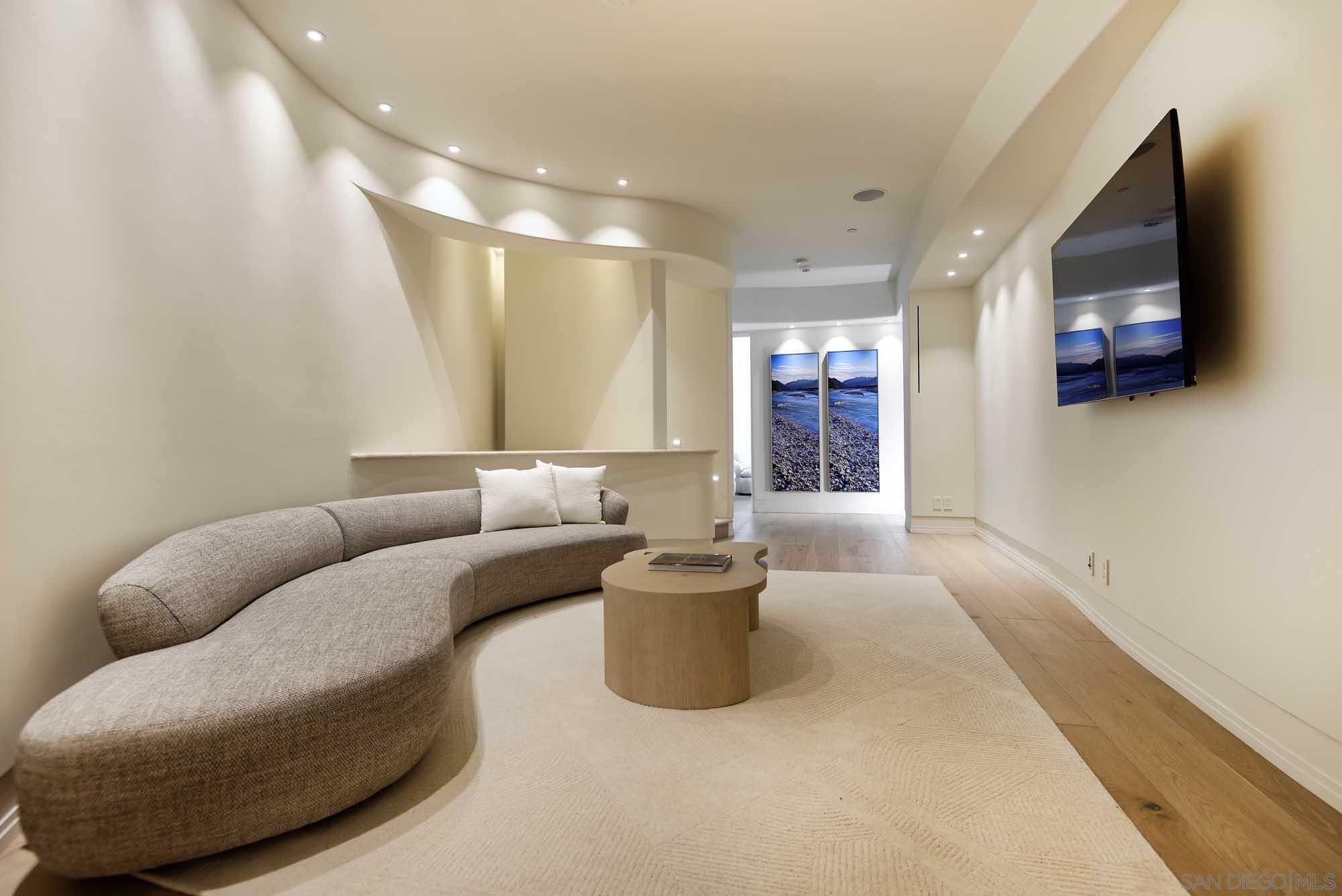 Detail Gallery Image 34 of 45 For 7455  Hillside Dr, La Jolla,  CA 92037 - 6 Beds | 6/1 Baths