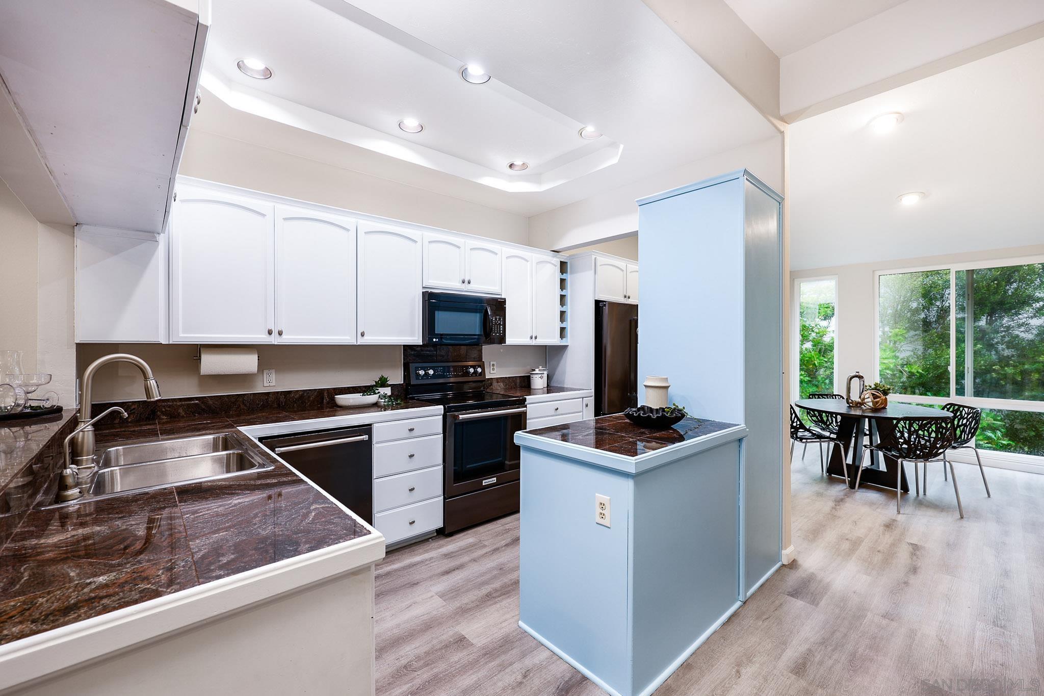 Detail Gallery Image 2 of 33 For 2406  Altisma Way  a,  Carlsbad,  CA 92009 - 2 Beds | 2 Baths