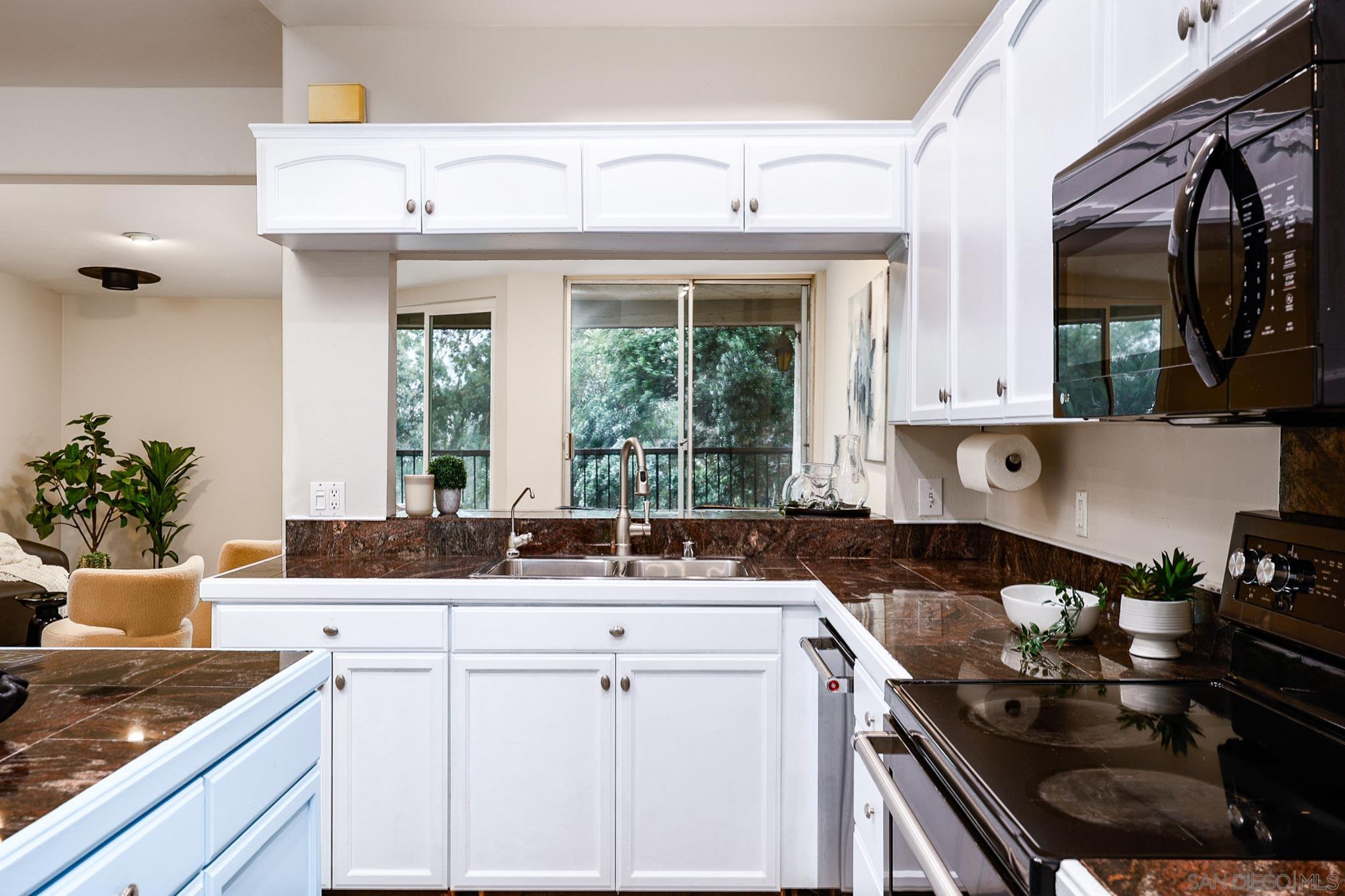 Detail Gallery Image 16 of 33 For 2406  Altisma Way  a,  Carlsbad,  CA 92009 - 2 Beds | 2 Baths