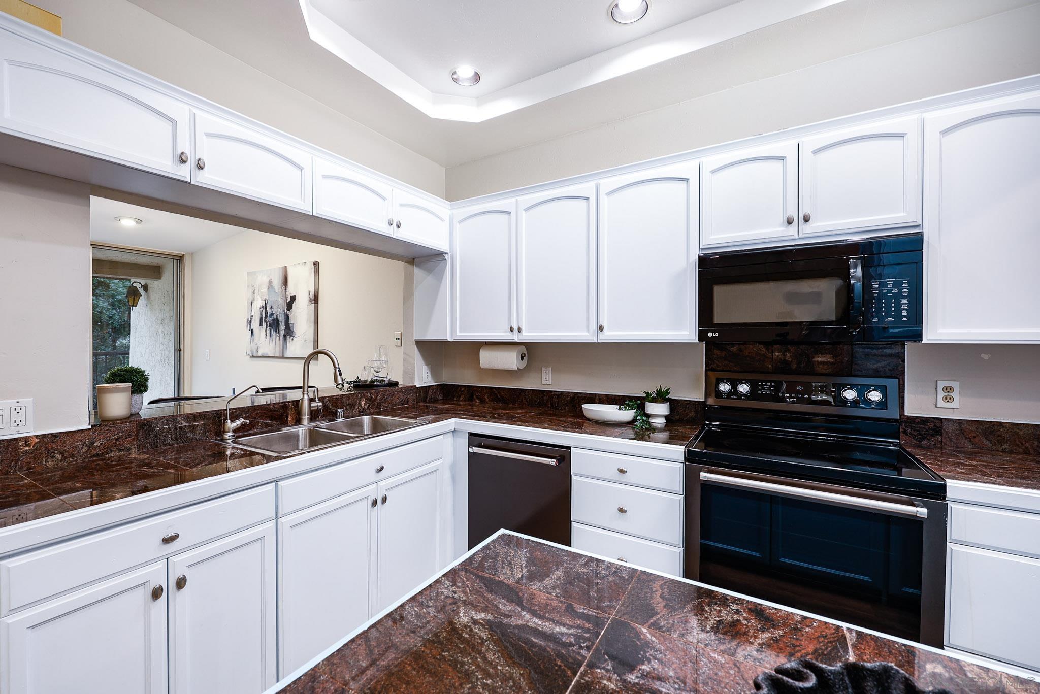 Detail Gallery Image 17 of 33 For 2406  Altisma Way  a,  Carlsbad,  CA 92009 - 2 Beds | 2 Baths