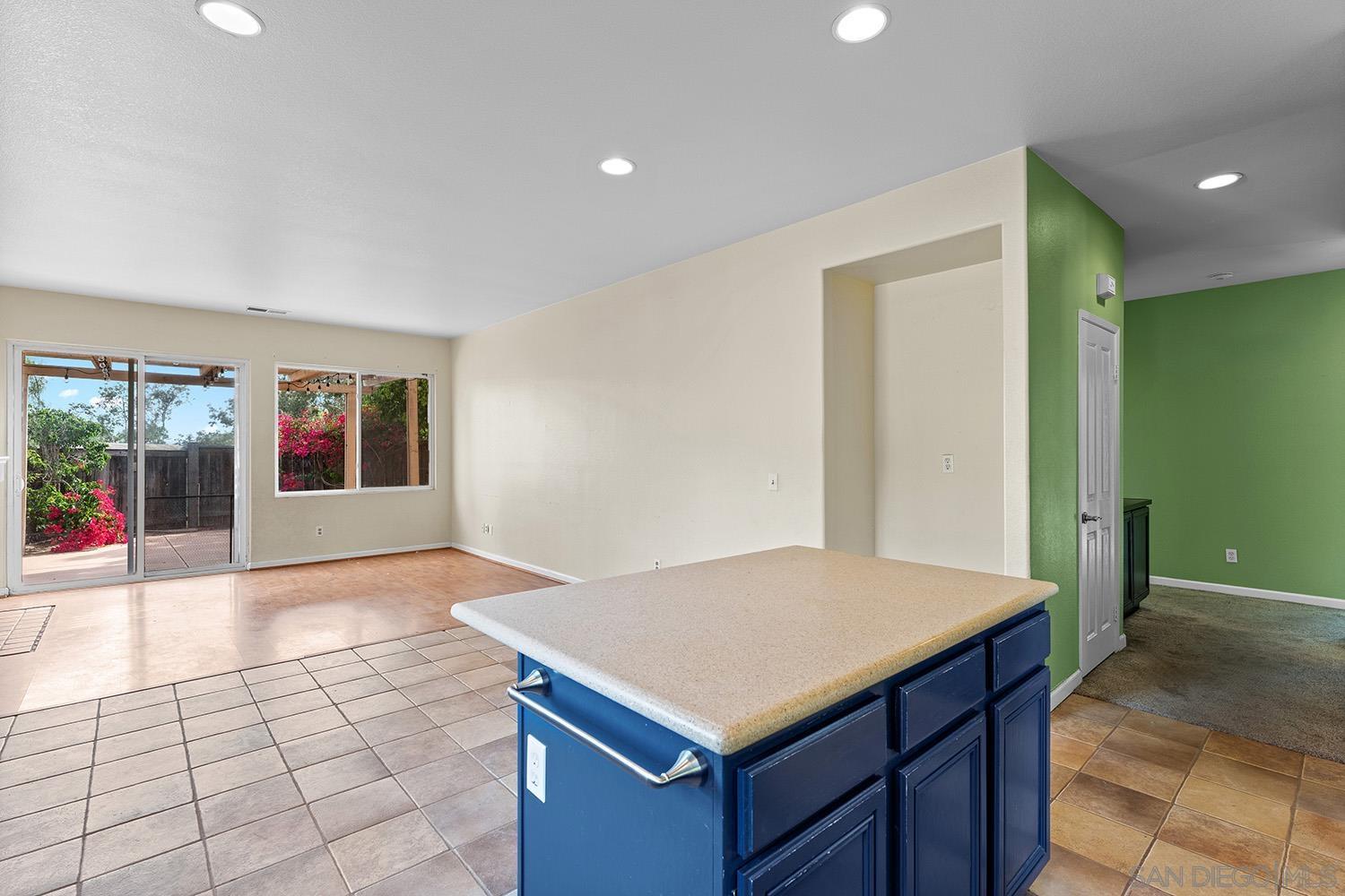 Detail Gallery Image 11 of 39 For 1464  Owen Dr, Chula Vista,  CA 91911 - 4 Beds | 2/1 Baths