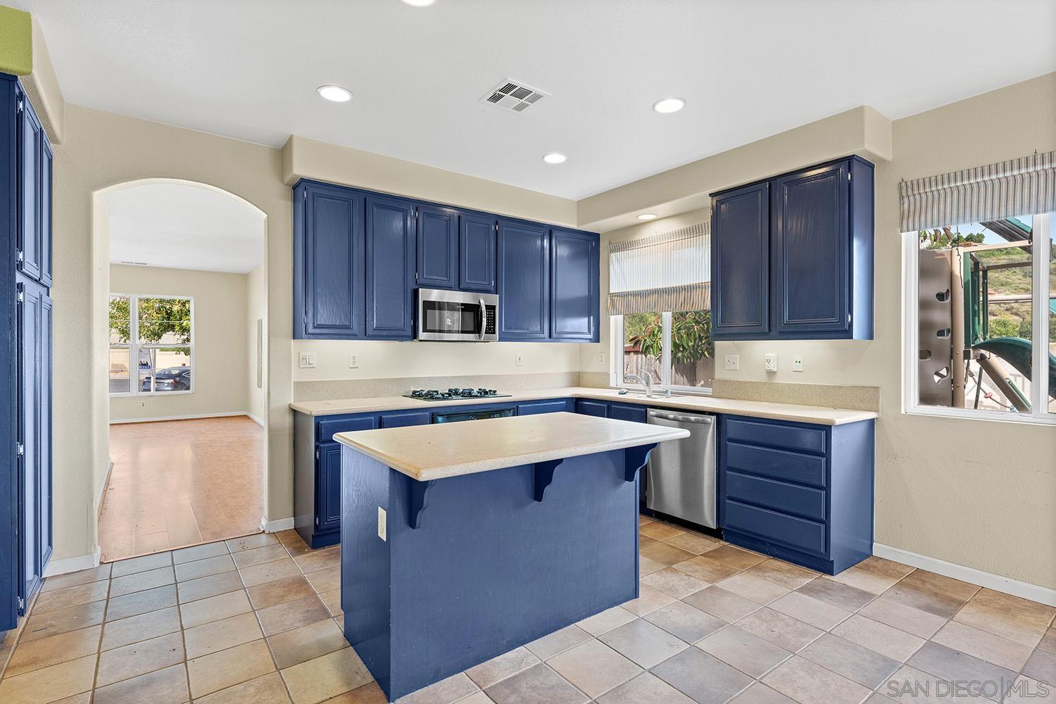 Detail Gallery Image 12 of 39 For 1464  Owen Dr, Chula Vista,  CA 91911 - 4 Beds | 2/1 Baths