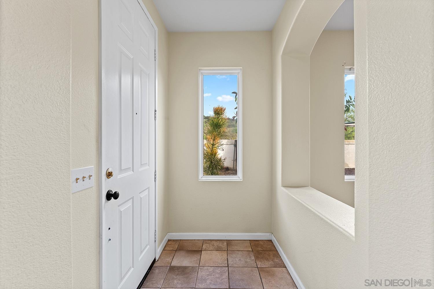 Detail Gallery Image 16 of 39 For 1464  Owen Dr, Chula Vista,  CA 91911 - 4 Beds | 2/1 Baths