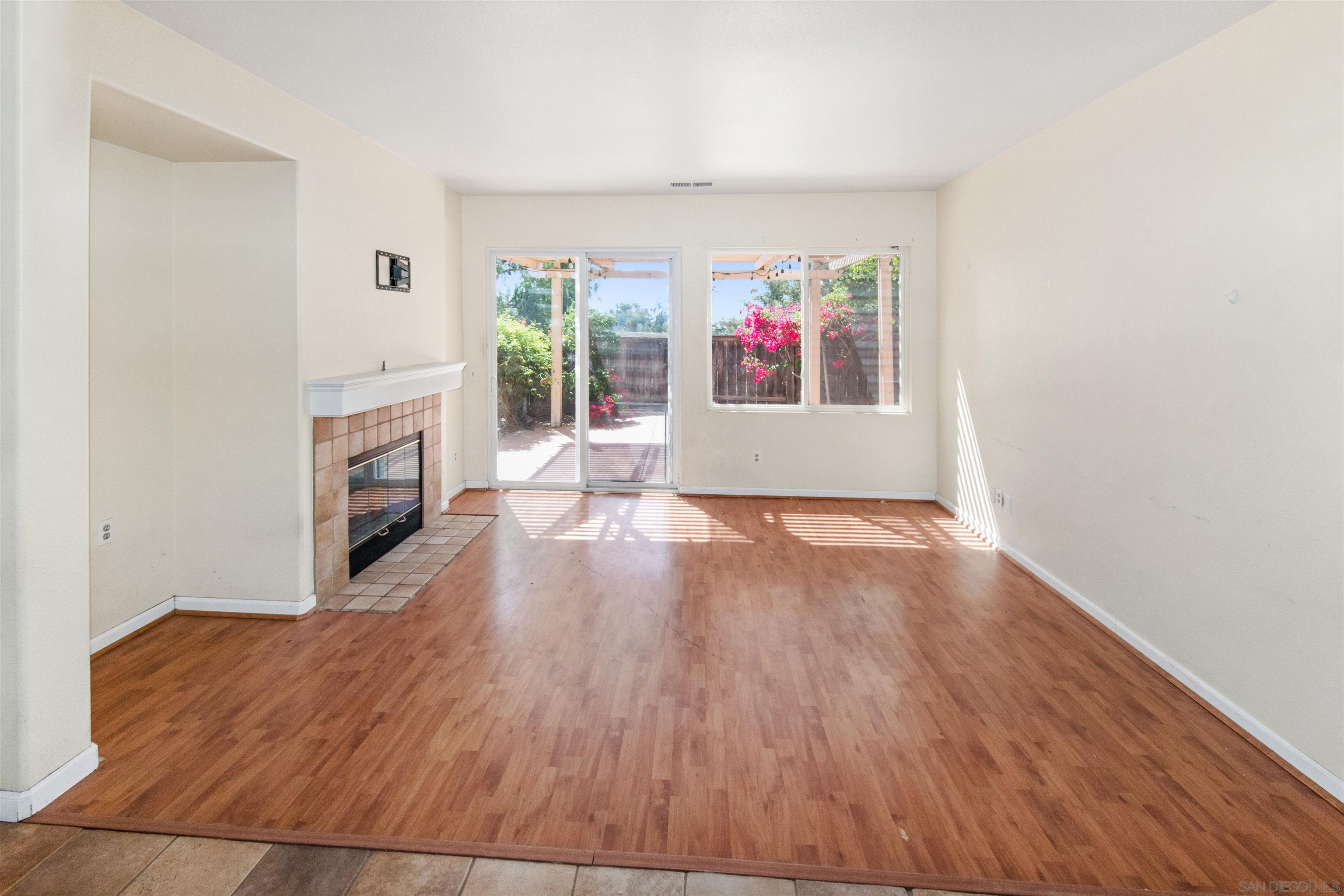 Detail Gallery Image 3 of 15 For 1464  Owen Drive, Chula Vista,  CA 91911 - 4 Beds | 2/1 Baths