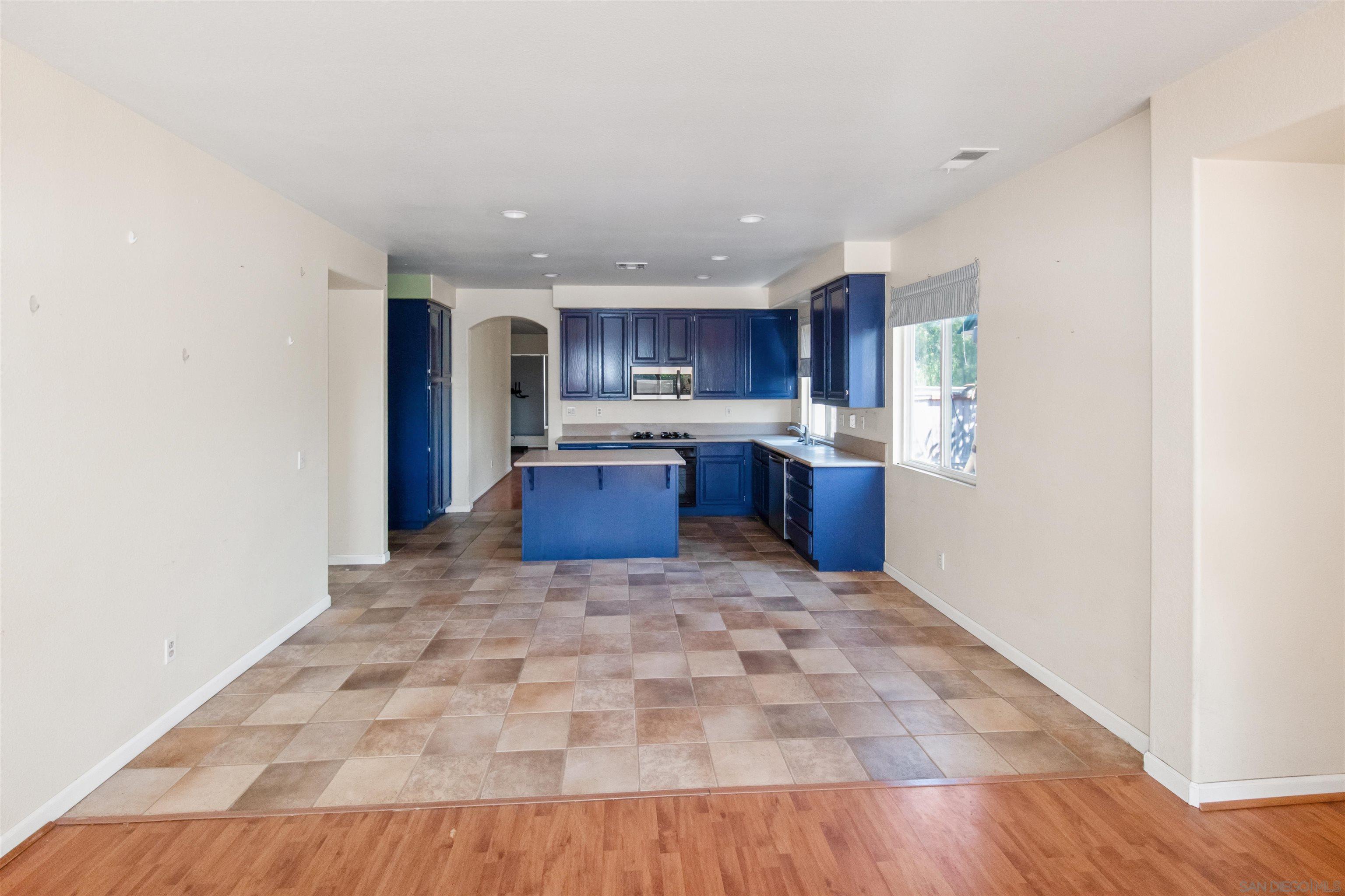 Detail Gallery Image 5 of 15 For 1464  Owen Drive, Chula Vista,  CA 91911 - 4 Beds | 2/1 Baths