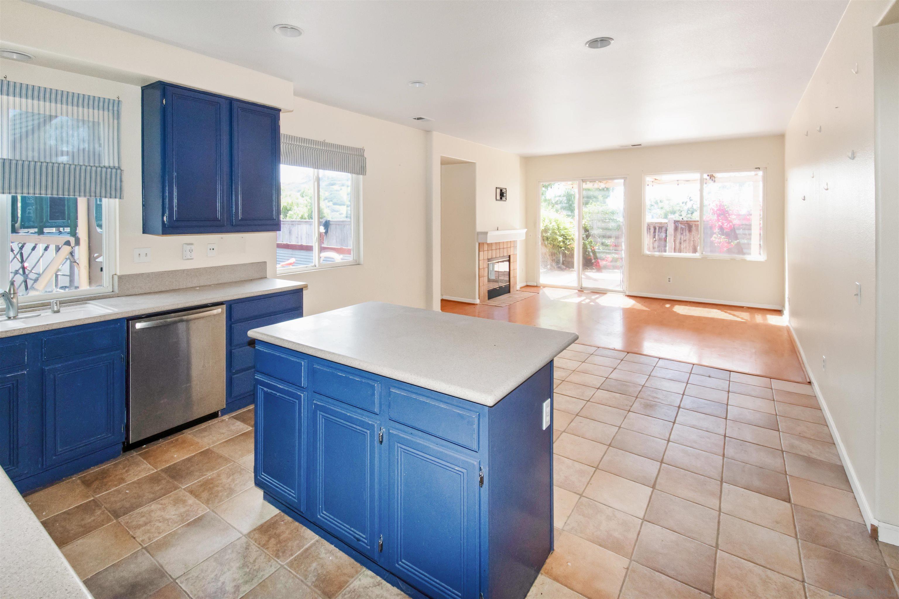 Detail Gallery Image 6 of 15 For 1464  Owen Drive, Chula Vista,  CA 91911 - 4 Beds | 2/1 Baths