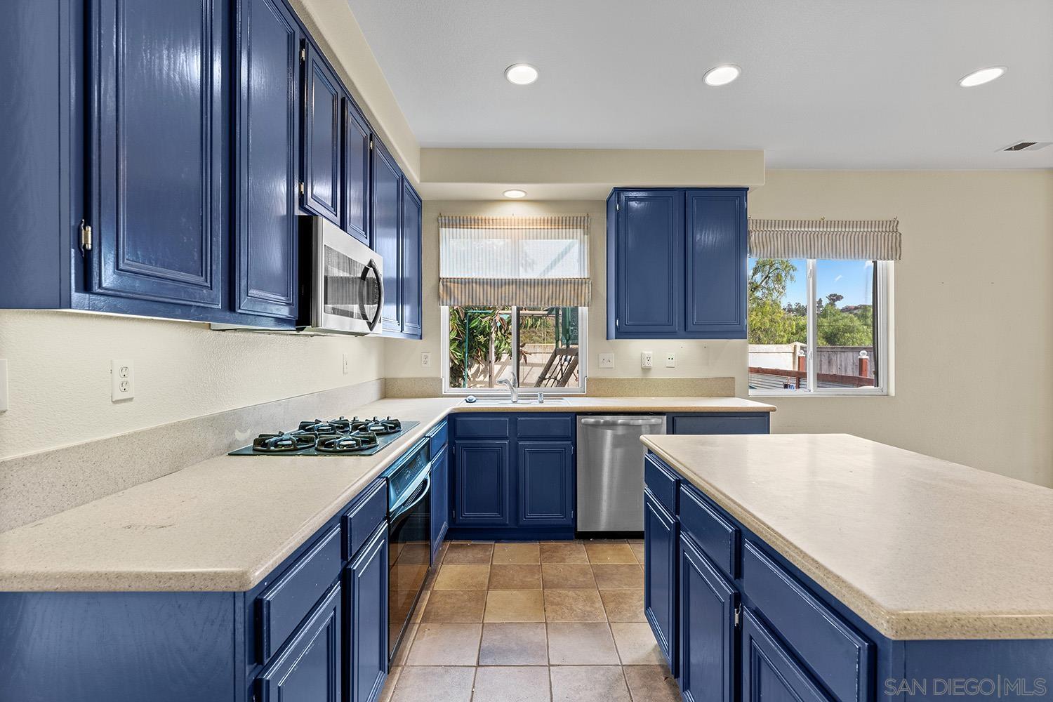 Detail Gallery Image 9 of 39 For 1464  Owen Dr, Chula Vista,  CA 91911 - 4 Beds | 2/1 Baths