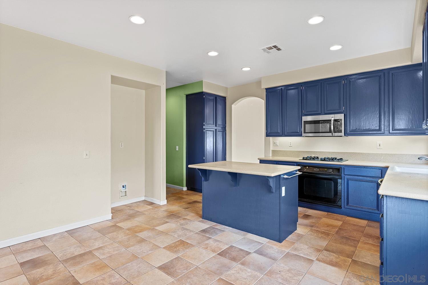 Detail Gallery Image 10 of 39 For 1464  Owen Dr, Chula Vista,  CA 91911 - 4 Beds | 2/1 Baths