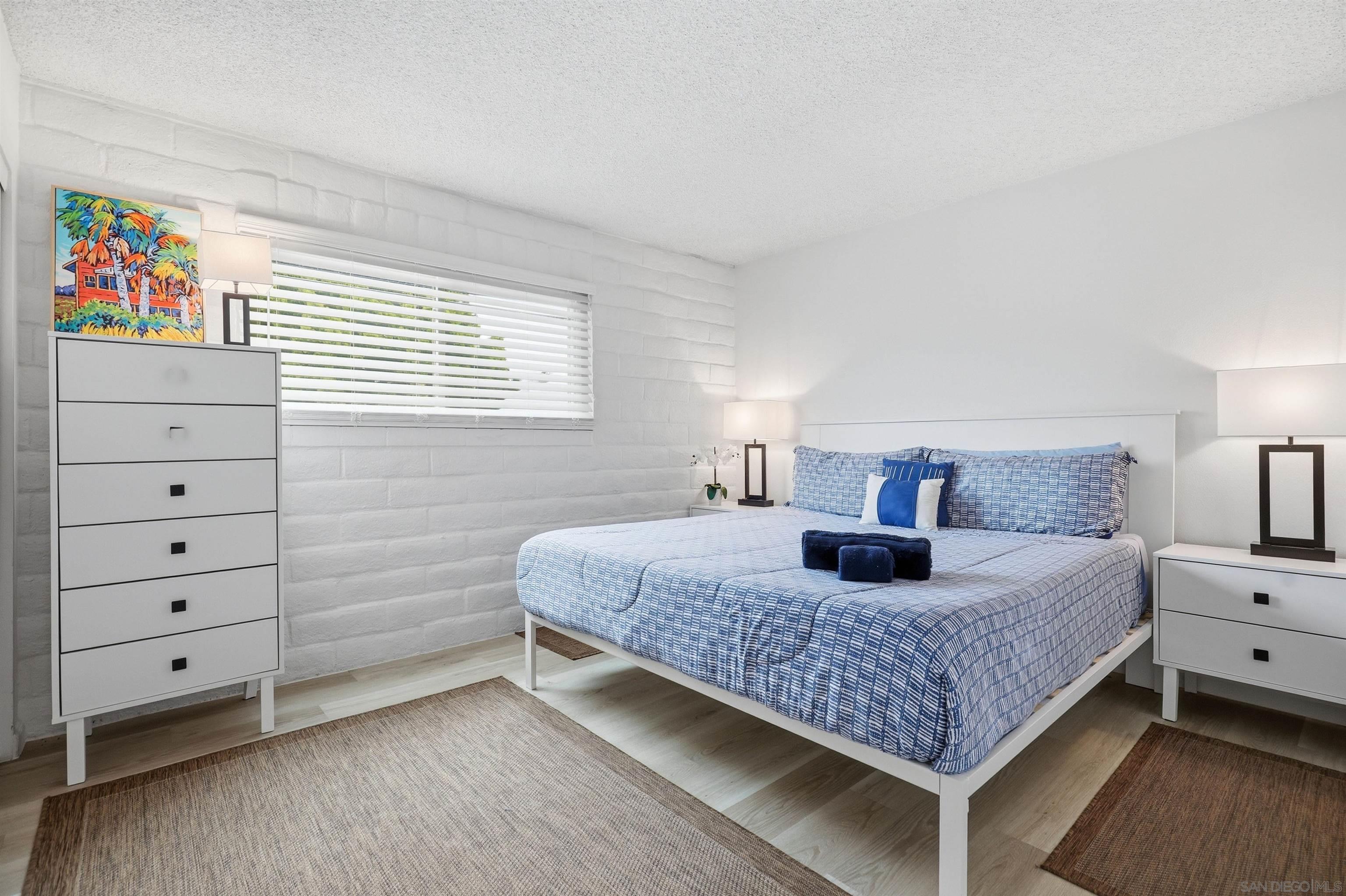 Detail Gallery Image 12 of 18 For 933  D Avenue, Coronado,  CA 92118 - 2 Beds | 1 Baths