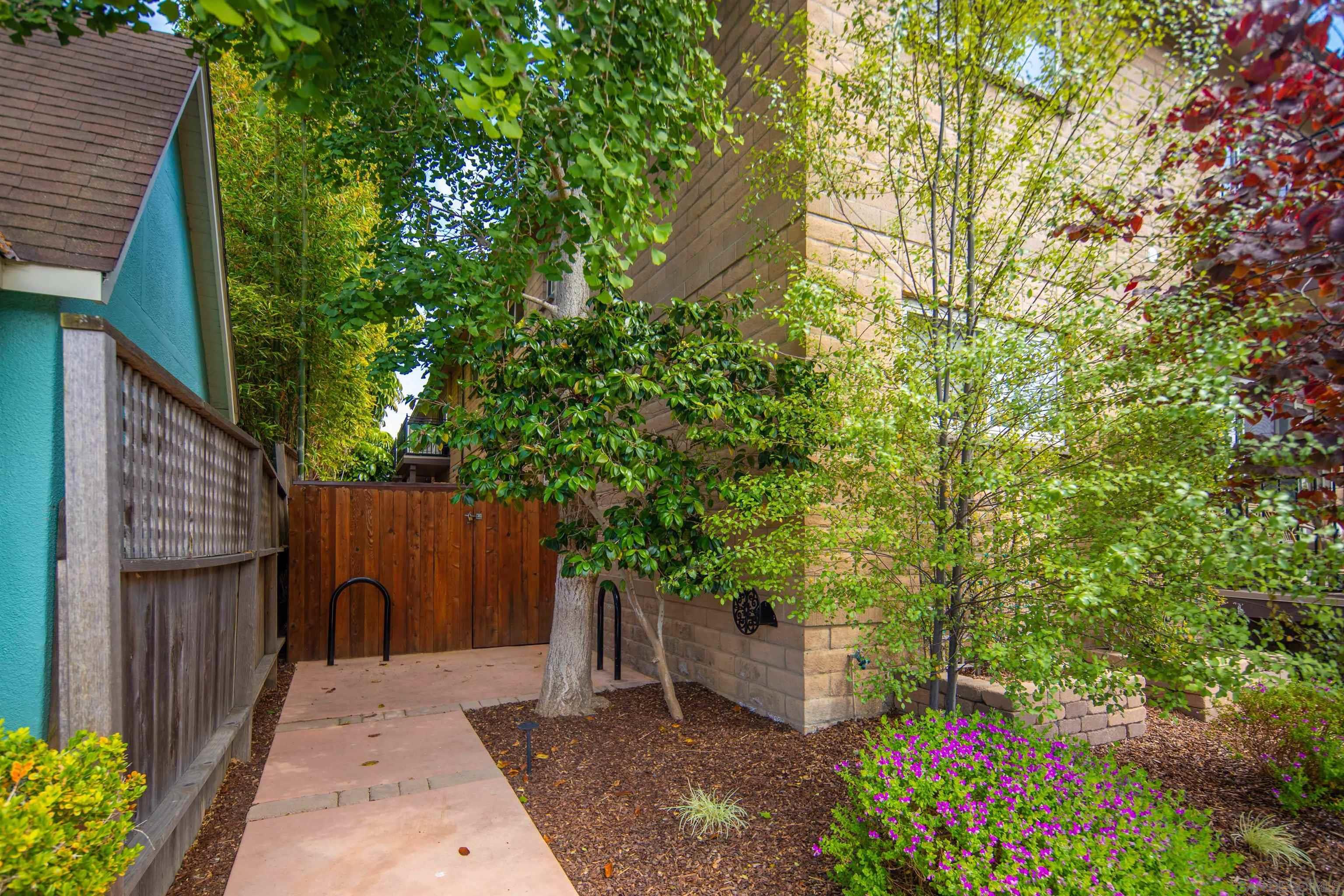 Detail Gallery Image 15 of 18 For 933  D Avenue, Coronado,  CA 92118 - 2 Beds | 1 Baths