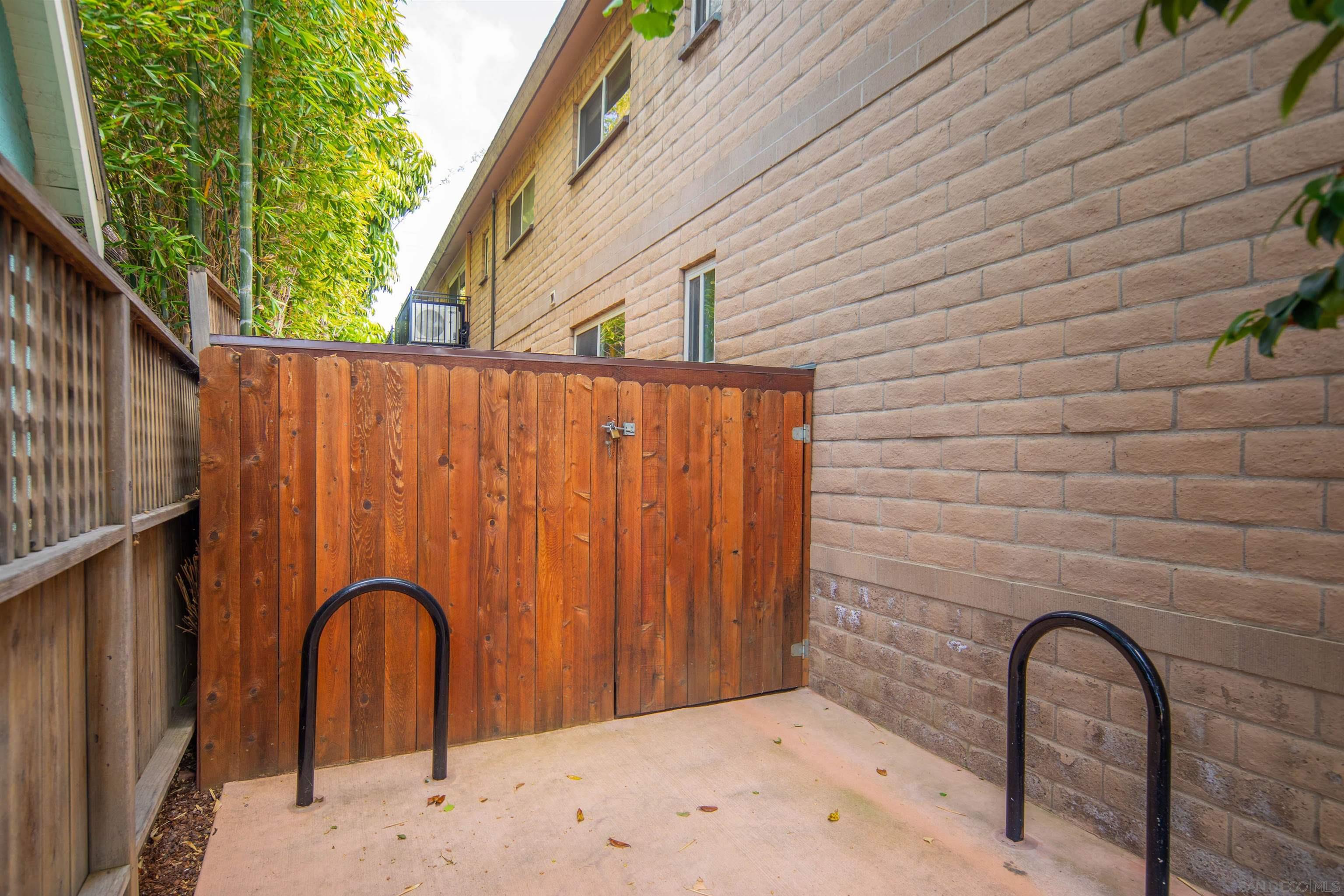 Detail Gallery Image 16 of 18 For 933  D Avenue, Coronado,  CA 92118 - 2 Beds | 1 Baths