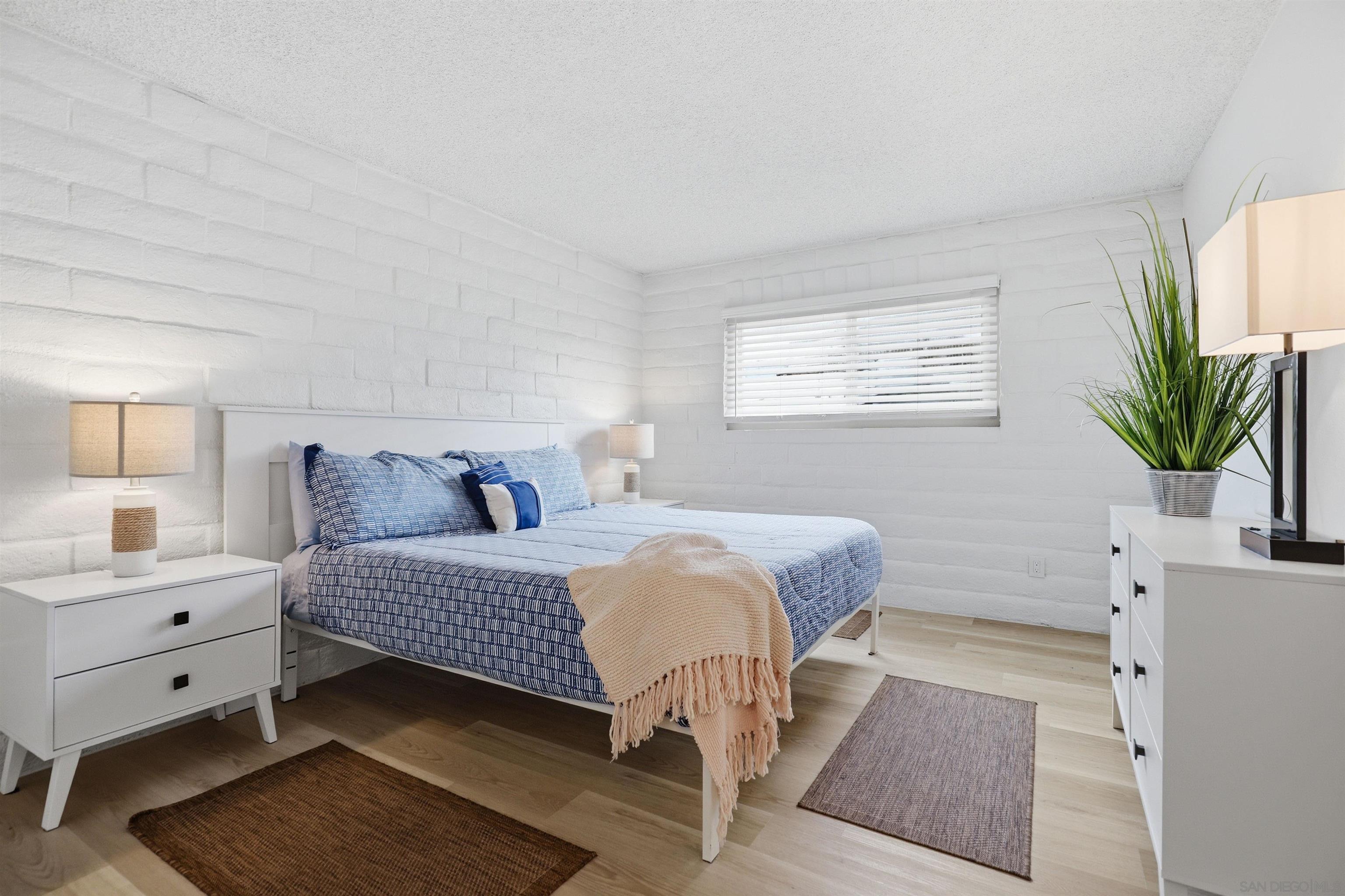 Detail Gallery Image 9 of 18 For 933  D Avenue, Coronado,  CA 92118 - 2 Beds | 1 Baths