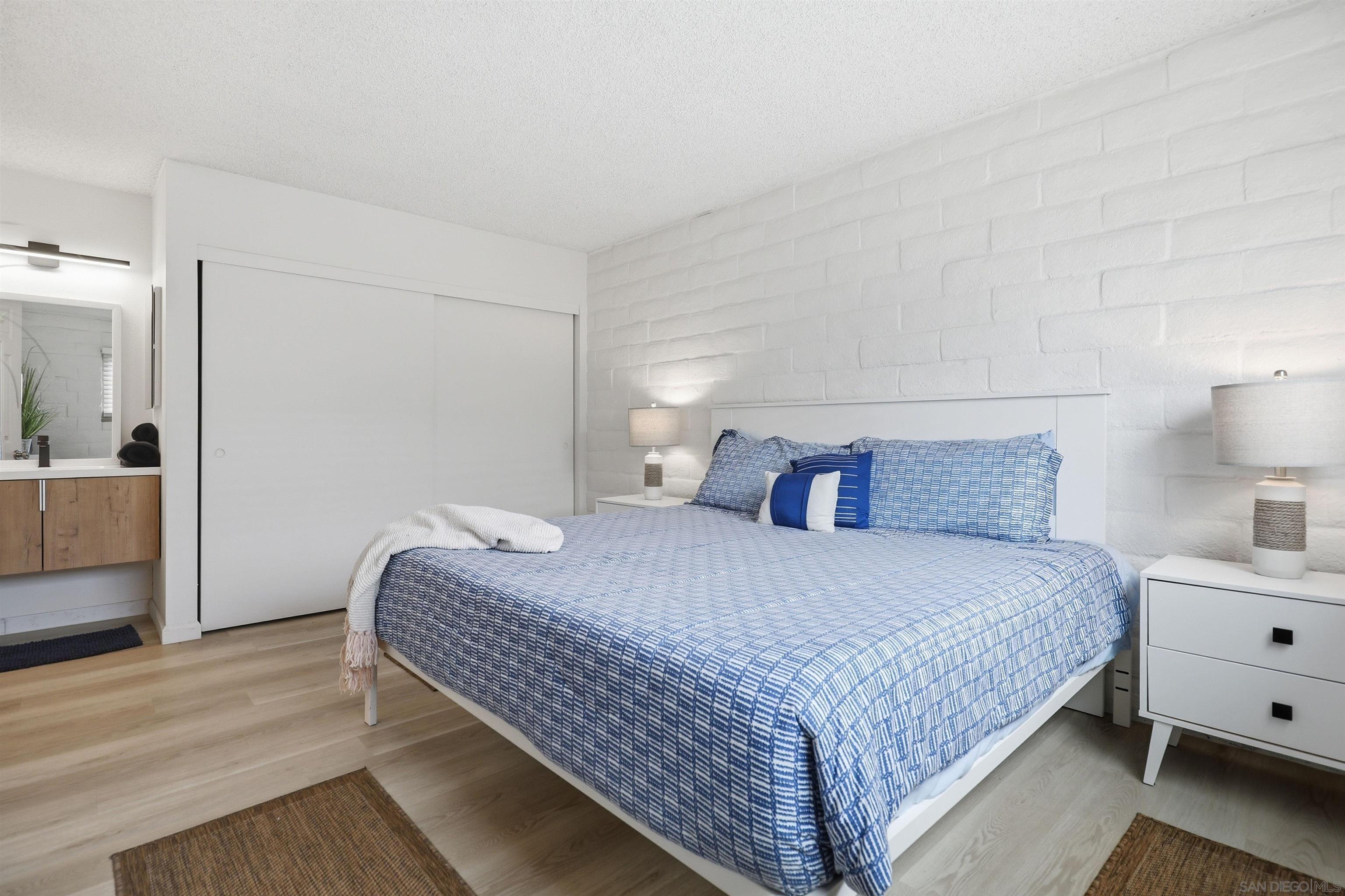 Detail Gallery Image 10 of 18 For 933  D Avenue, Coronado,  CA 92118 - 2 Beds | 1 Baths