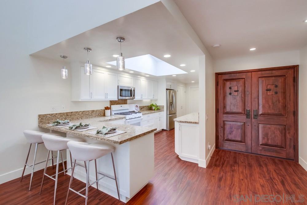 Detail Gallery Image 12 of 34 For 2152  Caminito Circulo Sur, La Jolla,  CA 92037 - 3 Beds | 2 Baths