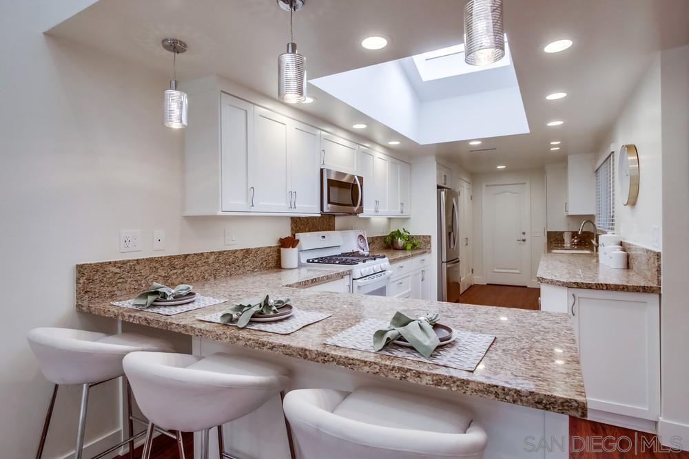 Detail Gallery Image 13 of 34 For 2152  Caminito Circulo Sur, La Jolla,  CA 92037 - 3 Beds | 2 Baths