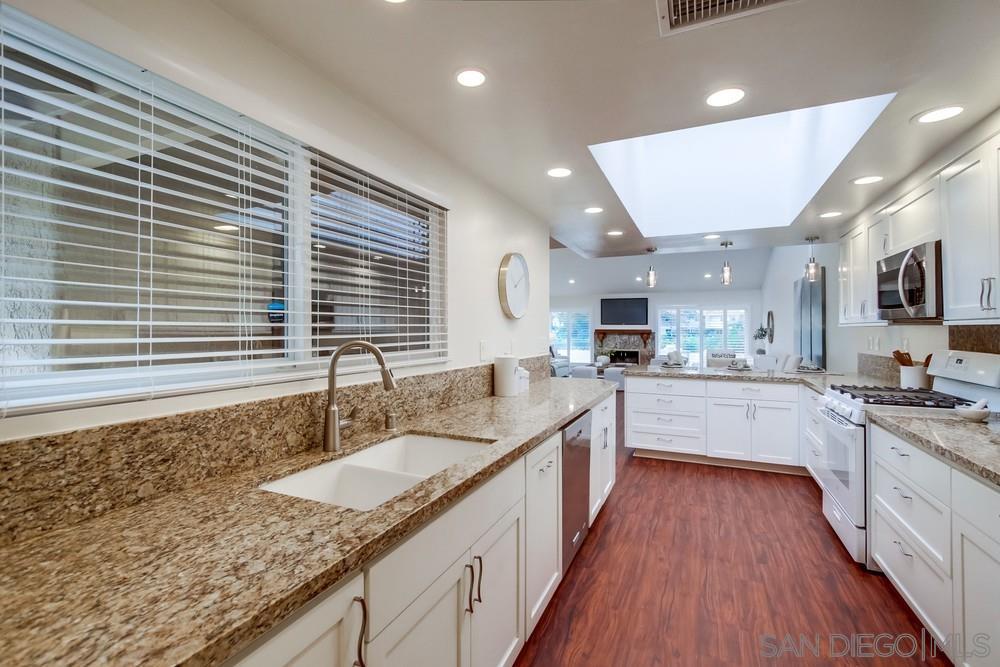 Detail Gallery Image 15 of 34 For 2152  Caminito Circulo Sur, La Jolla,  CA 92037 - 3 Beds | 2 Baths