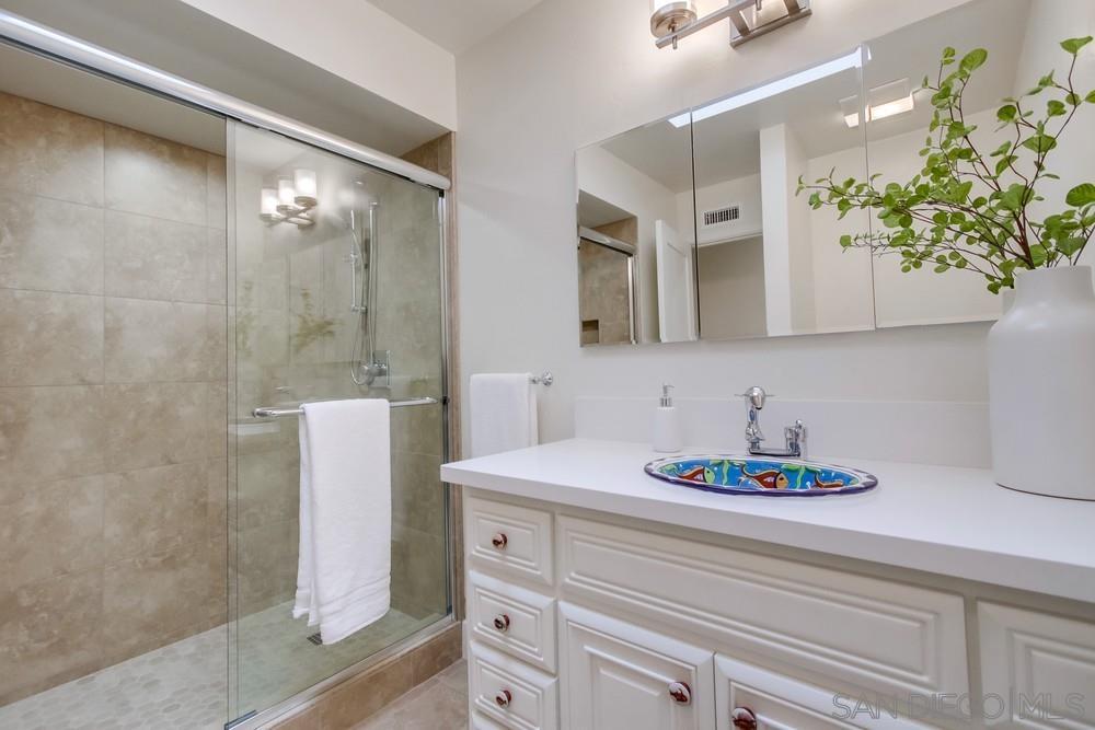Detail Gallery Image 17 of 34 For 2152  Caminito Circulo Sur, La Jolla,  CA 92037 - 3 Beds | 2 Baths