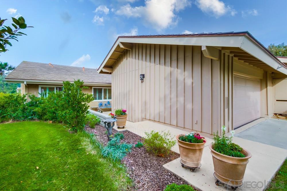 Detail Gallery Image 3 of 34 For 2152  Caminito Circulo Sur, La Jolla,  CA 92037 - 3 Beds | 2 Baths