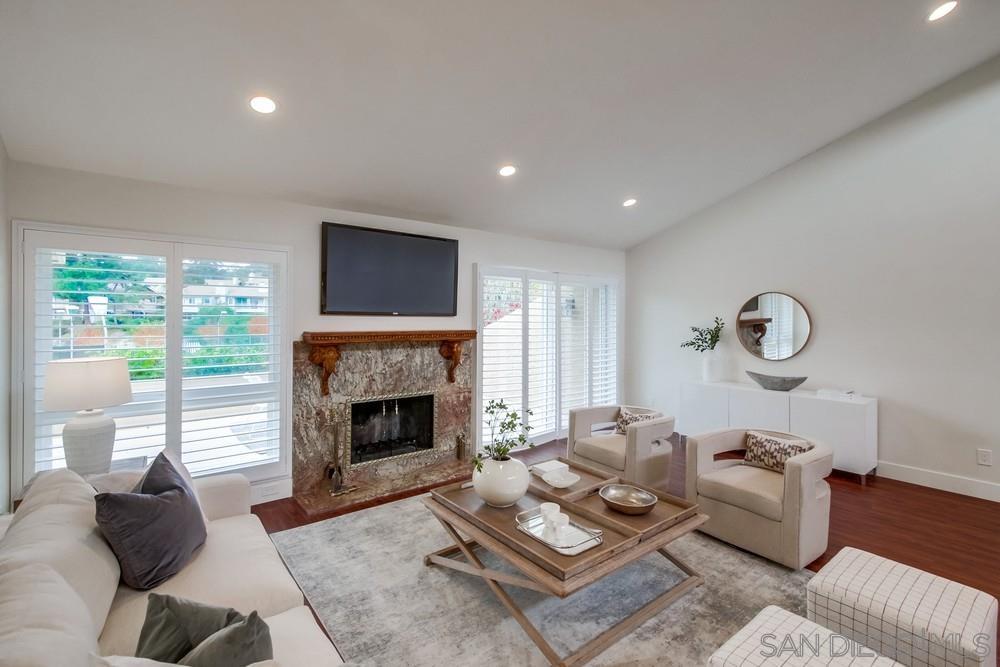 Detail Gallery Image 8 of 34 For 2152  Caminito Circulo Sur, La Jolla,  CA 92037 - 3 Beds | 2 Baths