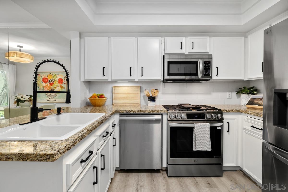 Detail Gallery Image 12 of 32 For 5223  Caminito Jubilo, San Diego,  CA 92108 - 2 Beds | 2/1 Baths