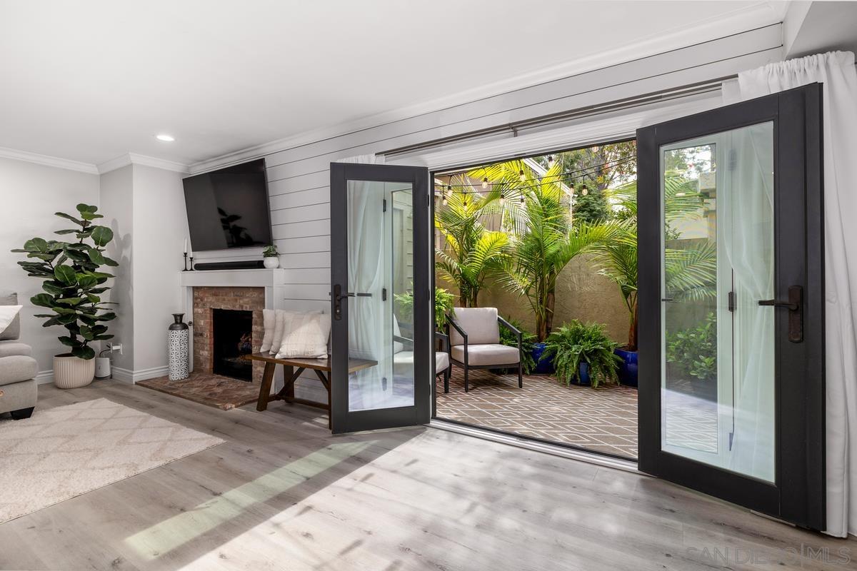 Detail Gallery Image 3 of 29 For 5223  Caminito Jubilo, San Diego,  CA 92108 - 2 Beds | 2/1 Baths