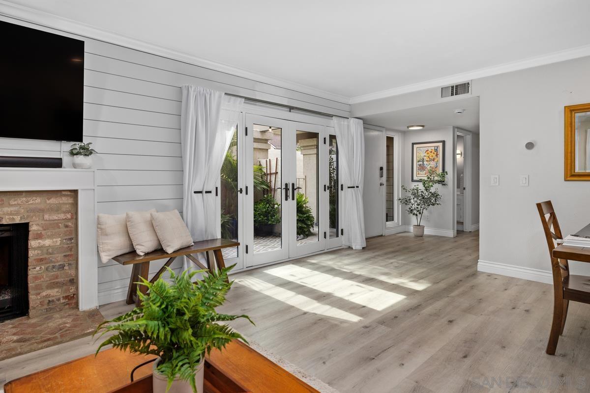 Detail Gallery Image 4 of 29 For 5223  Caminito Jubilo, San Diego,  CA 92108 - 2 Beds | 2/1 Baths