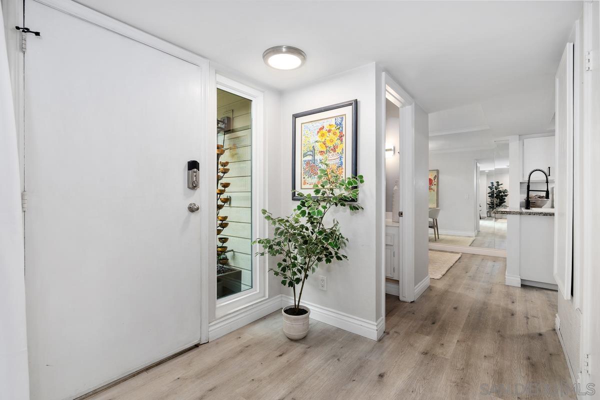 Detail Gallery Image 9 of 32 For 5223  Caminito Jubilo, San Diego,  CA 92108 - 2 Beds | 2/1 Baths