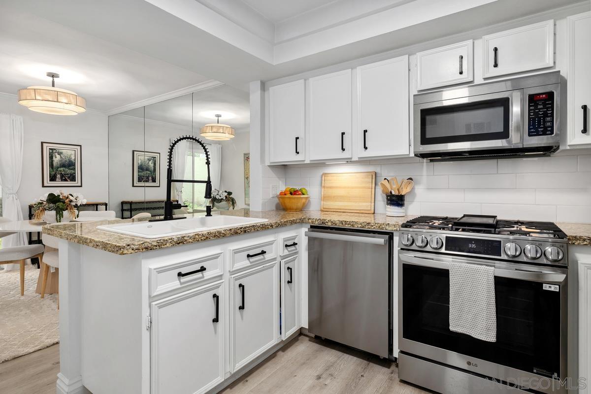 Detail Gallery Image 9 of 29 For 5223  Caminito Jubilo, San Diego,  CA 92108 - 2 Beds | 2/1 Baths