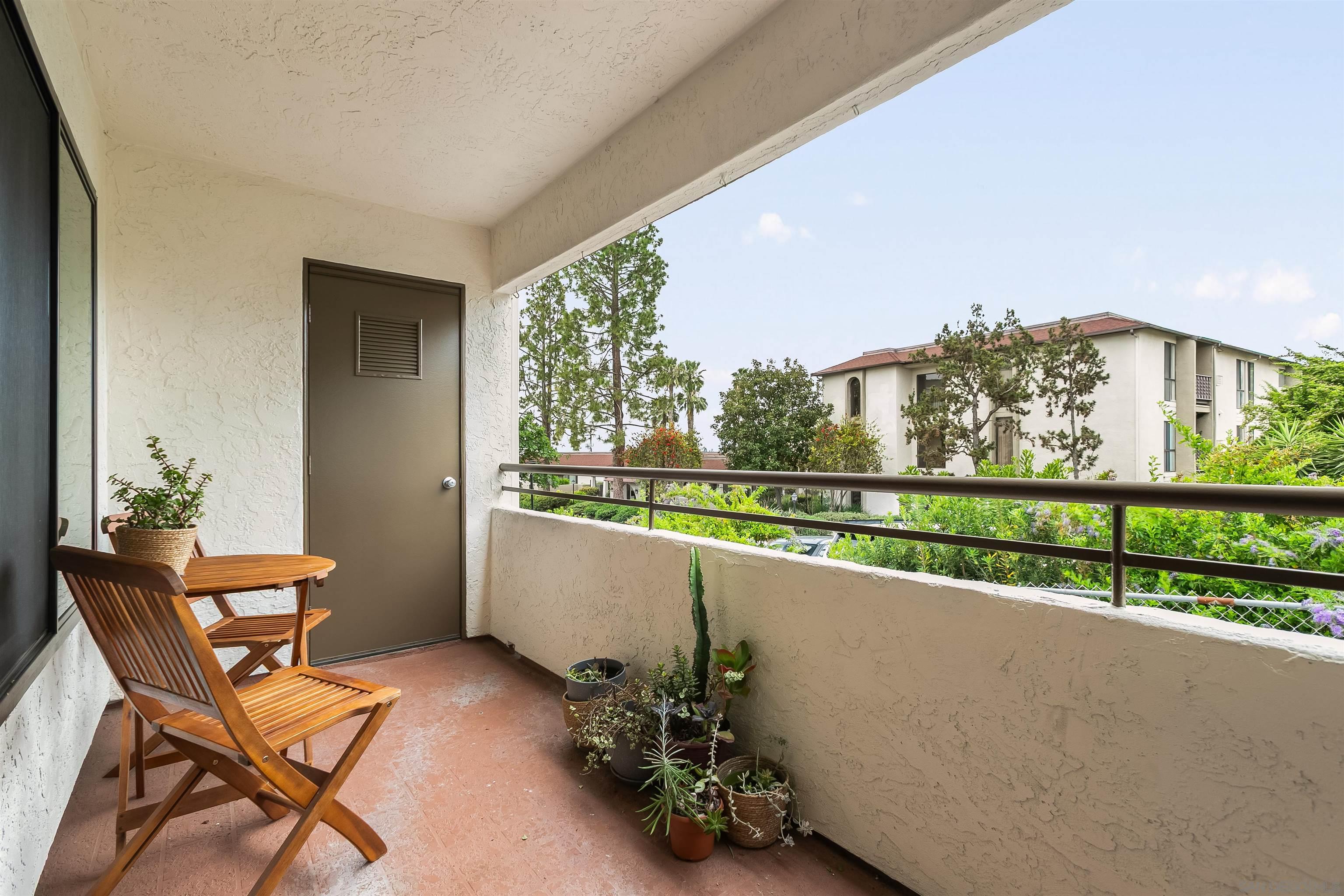 Detail Gallery Image 11 of 46 For 6960  Hyde Park Dr  #12,  San Diego,  CA 92119 - 3 Beds | 2 Baths