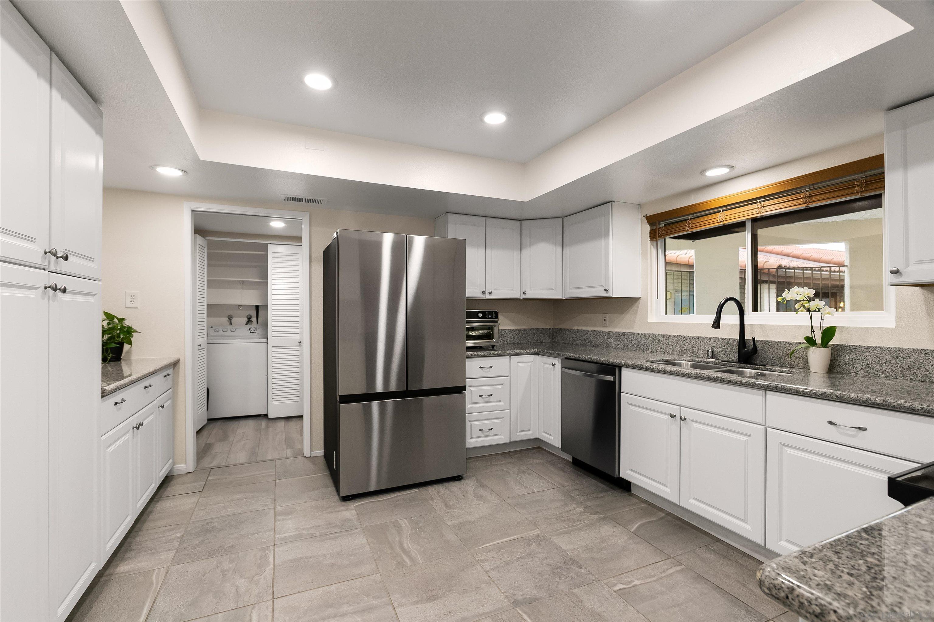 Detail Gallery Image 12 of 46 For 6960  Hyde Park Dr  #12,  San Diego,  CA 92119 - 3 Beds | 2 Baths