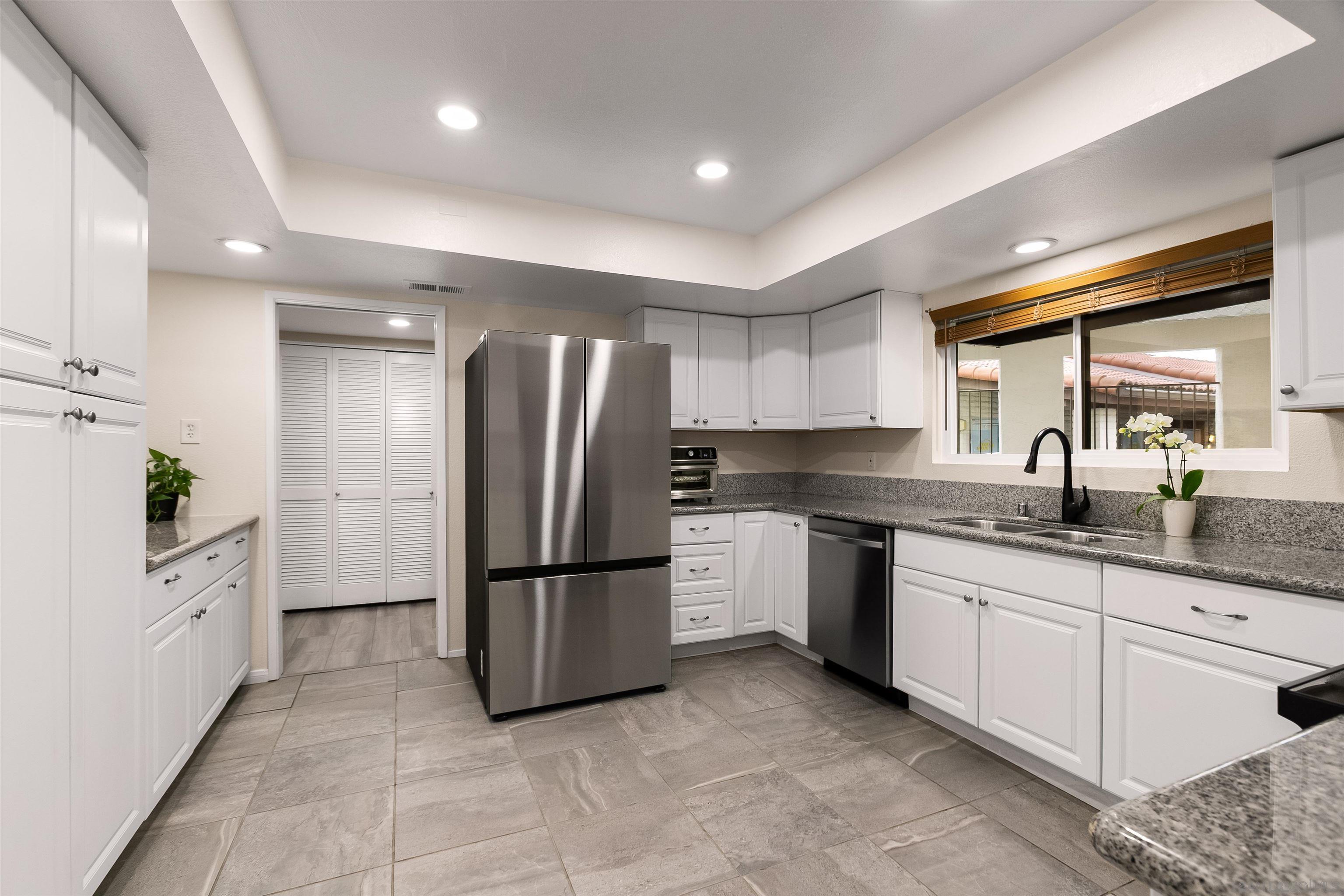 Detail Gallery Image 15 of 46 For 6960  Hyde Park Dr  #12,  San Diego,  CA 92119 - 3 Beds | 2 Baths