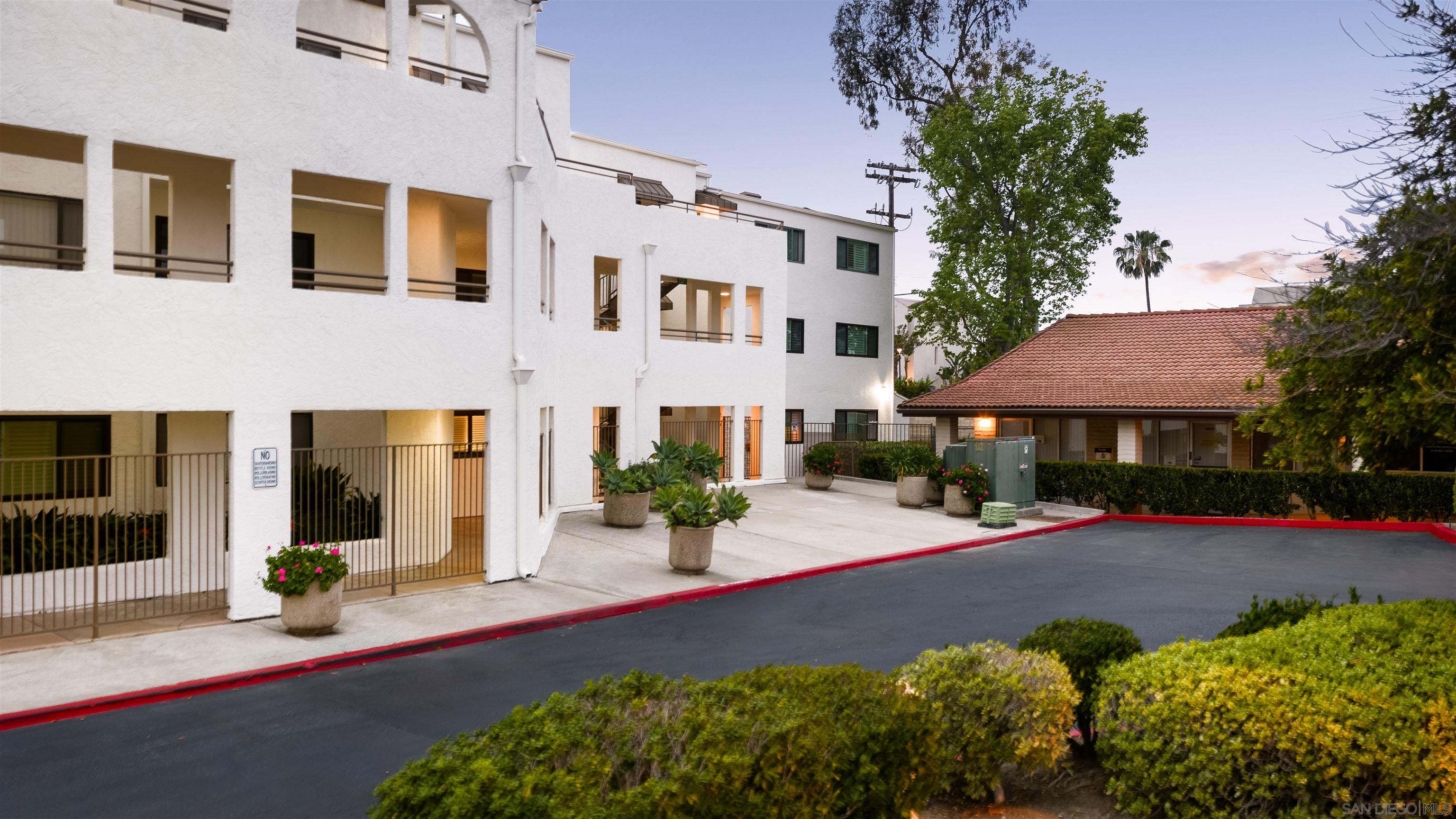 Detail Gallery Image 3 of 46 For 6960  Hyde Park Dr  #12,  San Diego,  CA 92119 - 3 Beds | 2 Baths