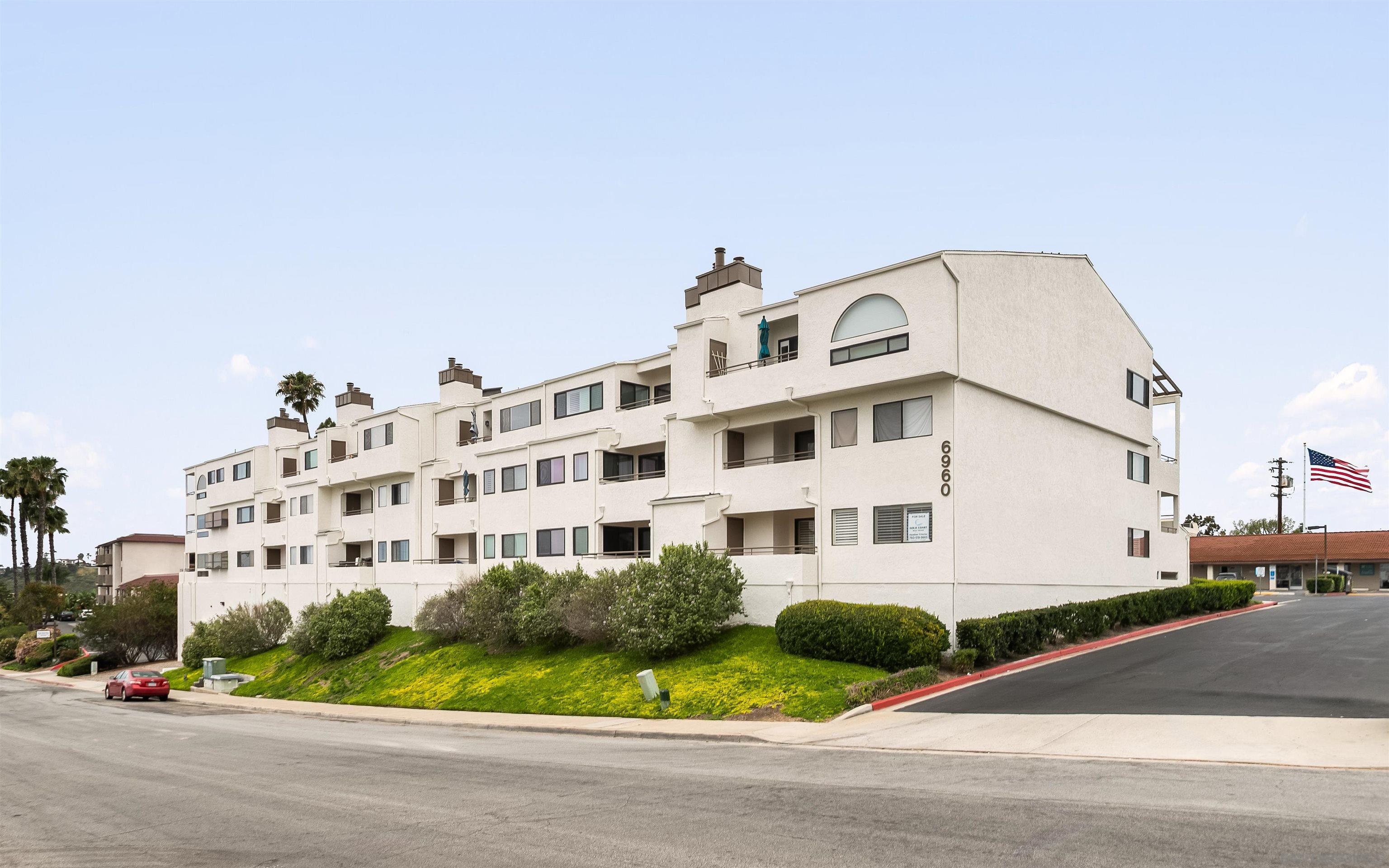 Detail Gallery Image 4 of 46 For 6960  Hyde Park Dr  #12,  San Diego,  CA 92119 - 3 Beds | 2 Baths