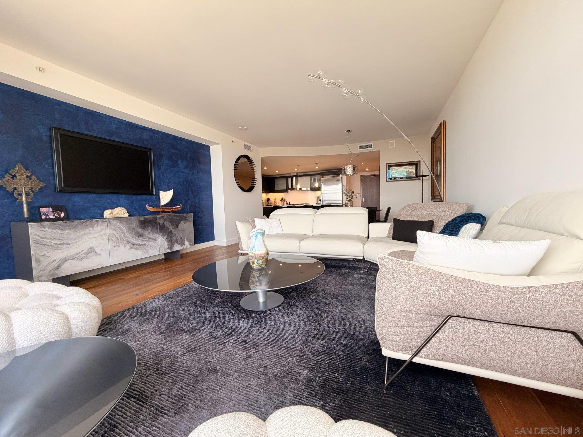 Detail Gallery Image 2 of 28 For 1325  Pacific Highway  #1301,  San Diego,  CA 92101 - 2 Beds | 2/1 Baths