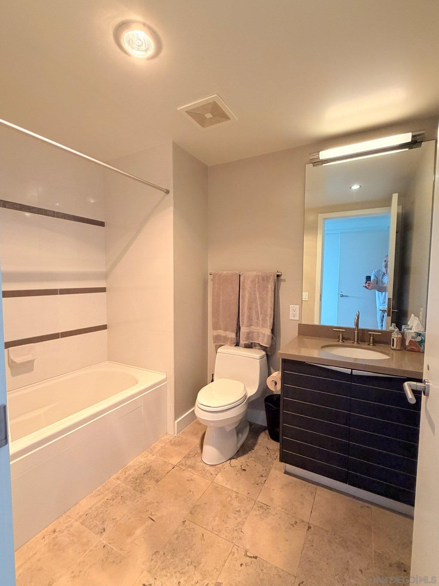 Detail Gallery Image 11 of 28 For 1325  Pacific Highway  #1301,  San Diego,  CA 92101 - 2 Beds | 2/1 Baths