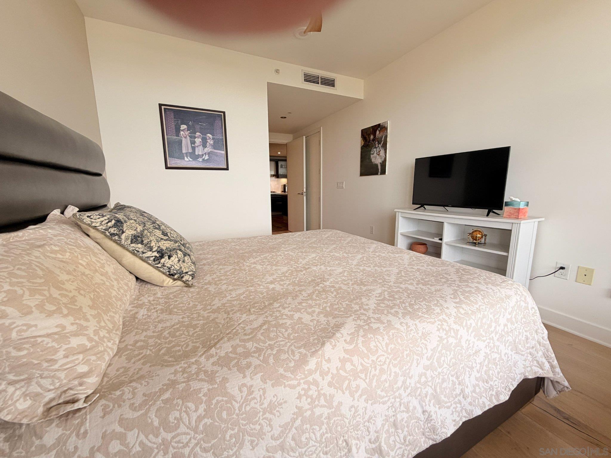 Detail Gallery Image 14 of 28 For 1325  Pacific Highway  #1301,  San Diego,  CA 92101 - 2 Beds | 2/1 Baths