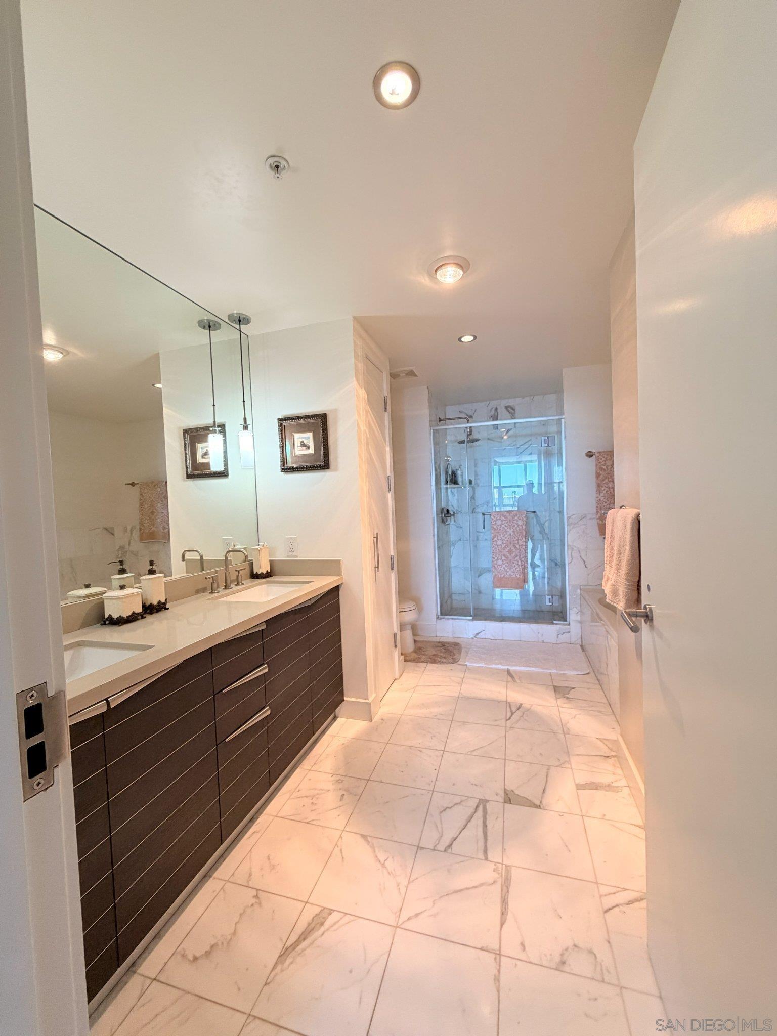 Detail Gallery Image 17 of 28 For 1325  Pacific Highway  #1301,  San Diego,  CA 92101 - 2 Beds | 2/1 Baths