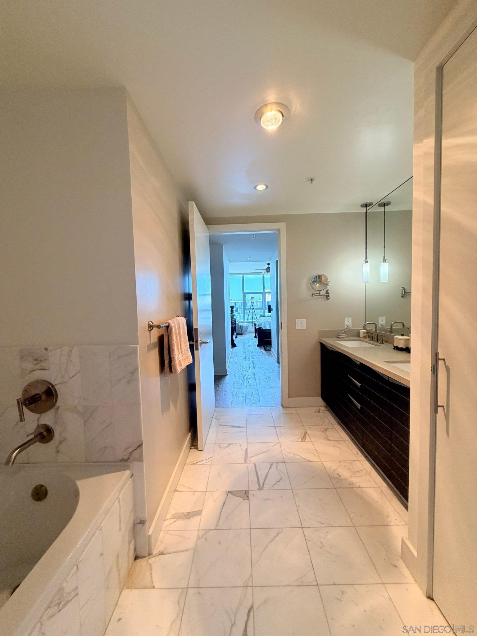 Detail Gallery Image 19 of 28 For 1325  Pacific Highway  #1301,  San Diego,  CA 92101 - 2 Beds | 2/1 Baths