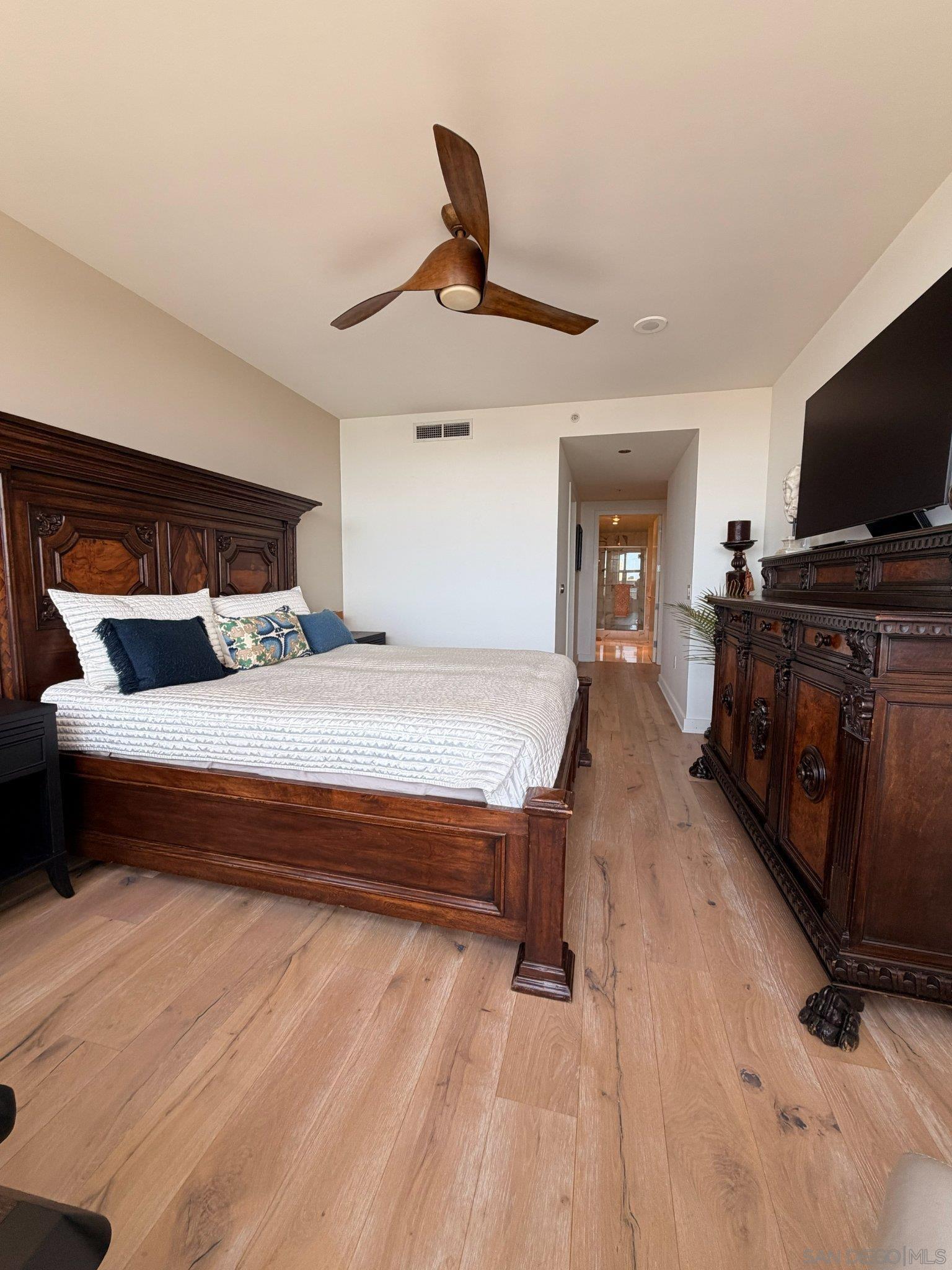 Detail Gallery Image 22 of 28 For 1325  Pacific Highway  #1301,  San Diego,  CA 92101 - 2 Beds | 2/1 Baths