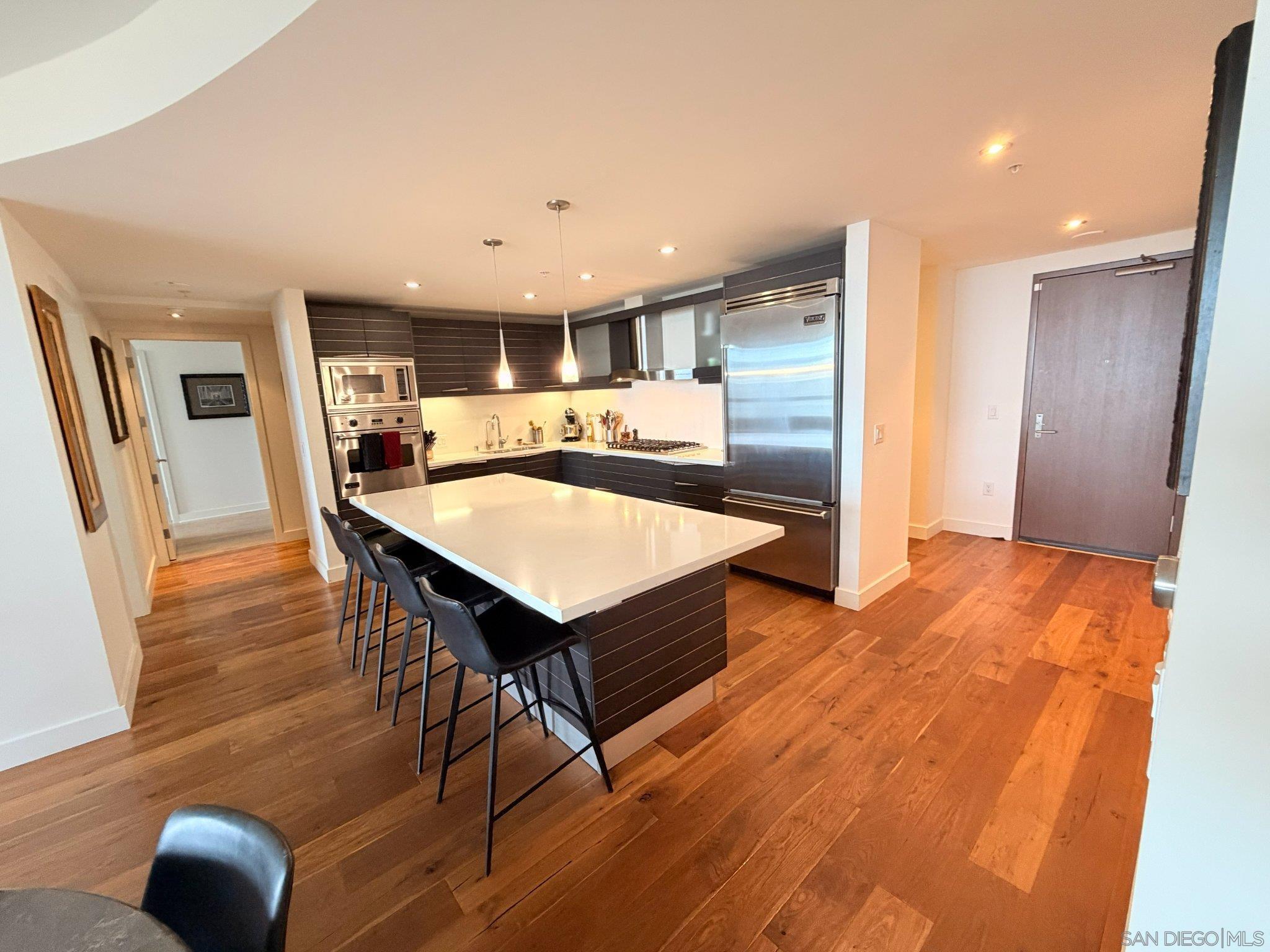 Detail Gallery Image 4 of 28 For 1325  Pacific Highway  #1301,  San Diego,  CA 92101 - 2 Beds | 2/1 Baths