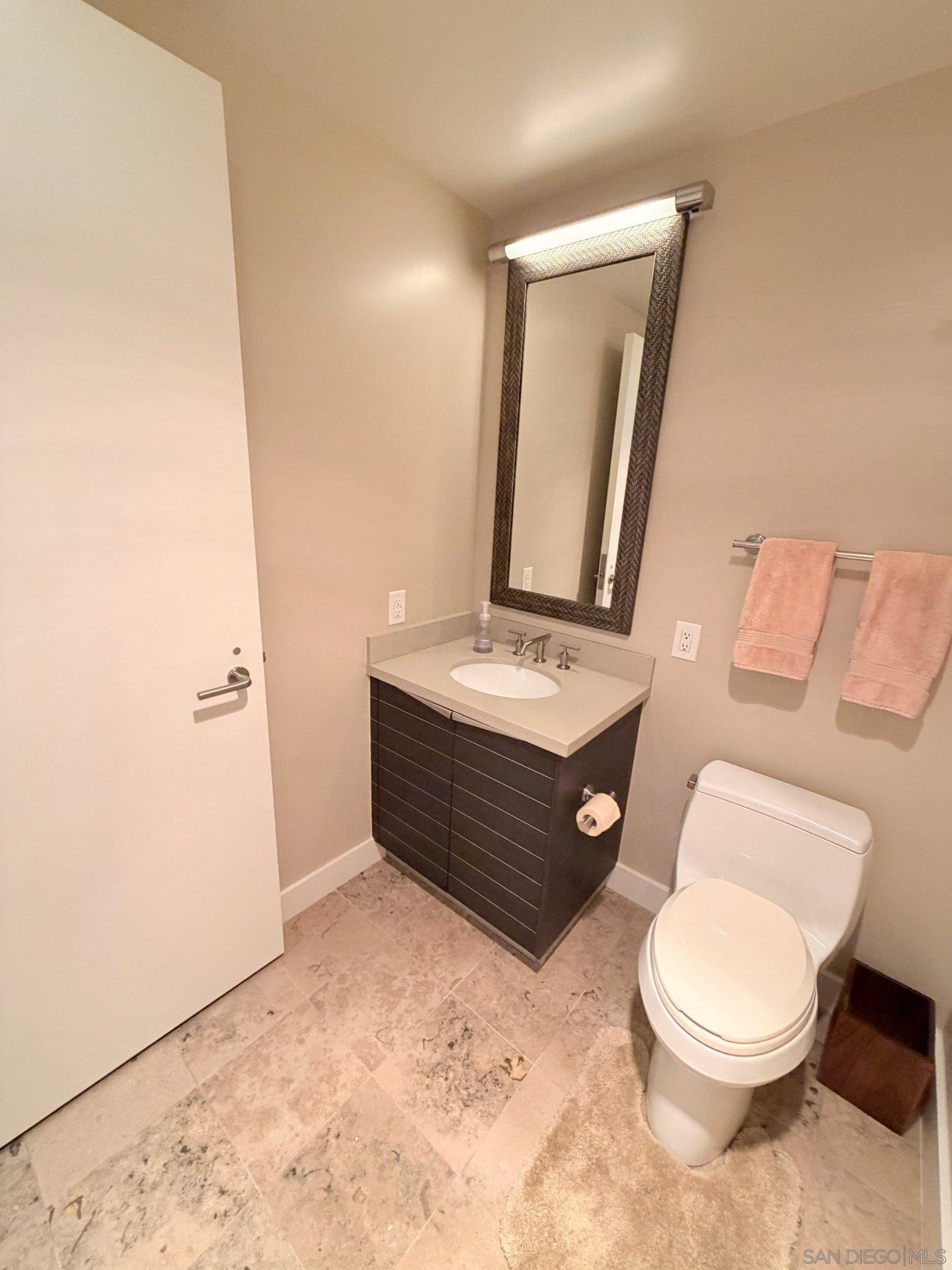 Detail Gallery Image 5 of 28 For 1325  Pacific Highway  #1301,  San Diego,  CA 92101 - 2 Beds | 2/1 Baths