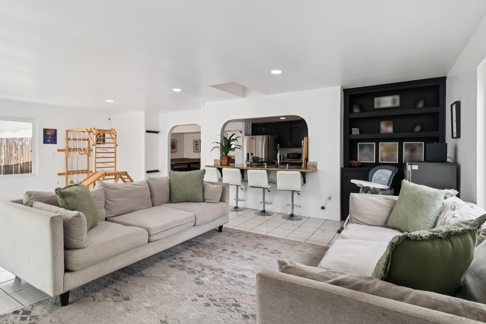 Detail Gallery Image 11 of 50 For 712  Paseo Del Rey, Chula Vista,  CA 91910 - 4 Beds | 3 Baths