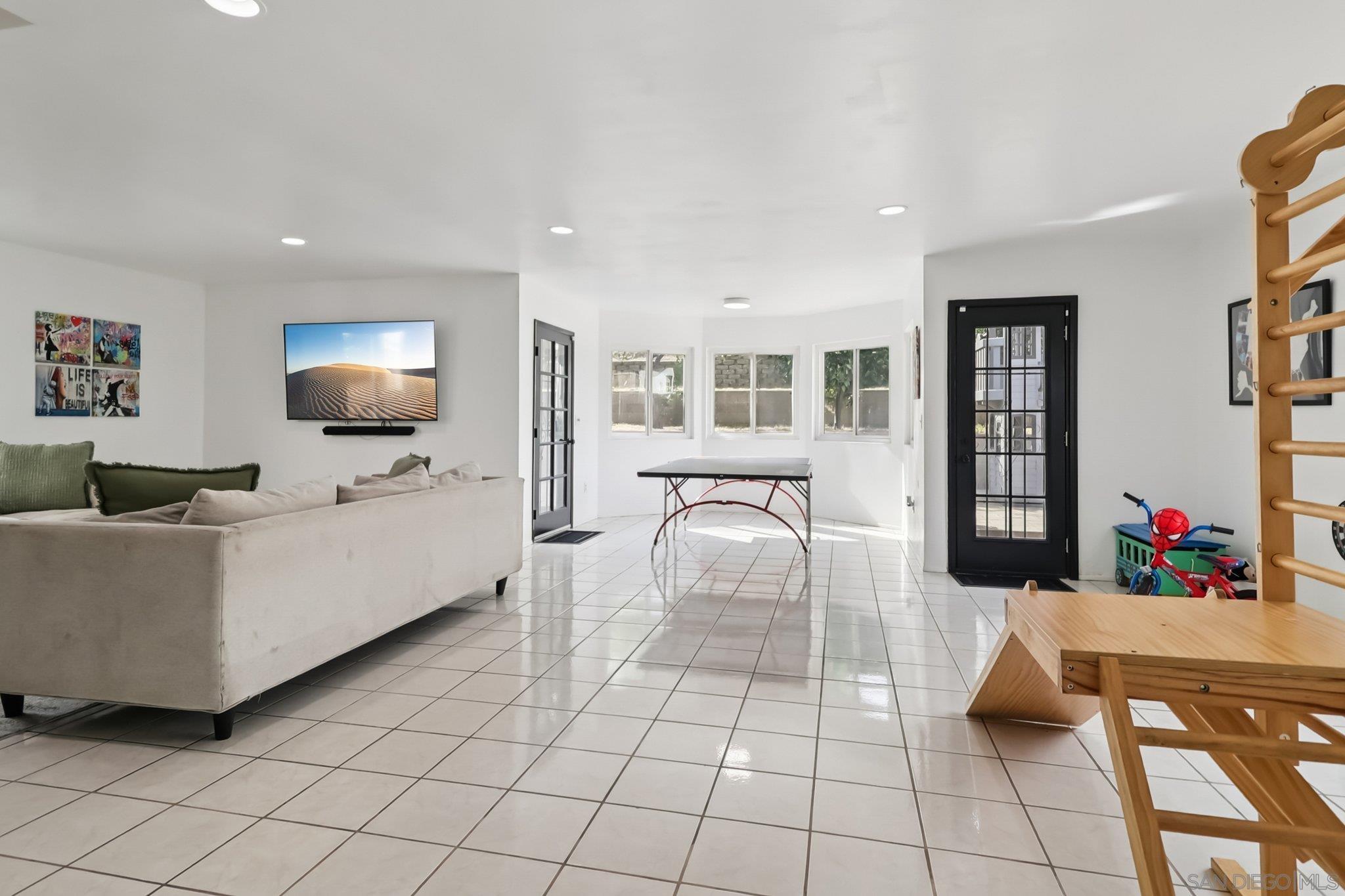 Detail Gallery Image 9 of 50 For 712  Paseo Del Rey, Chula Vista,  CA 91910 - 4 Beds | 3 Baths