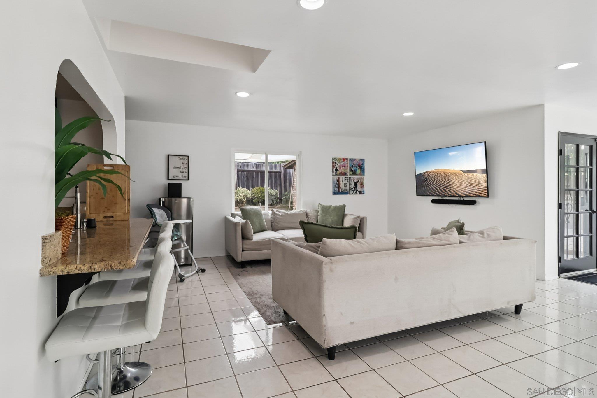 Detail Gallery Image 10 of 50 For 712  Paseo Del Rey, Chula Vista,  CA 91910 - 4 Beds | 3 Baths