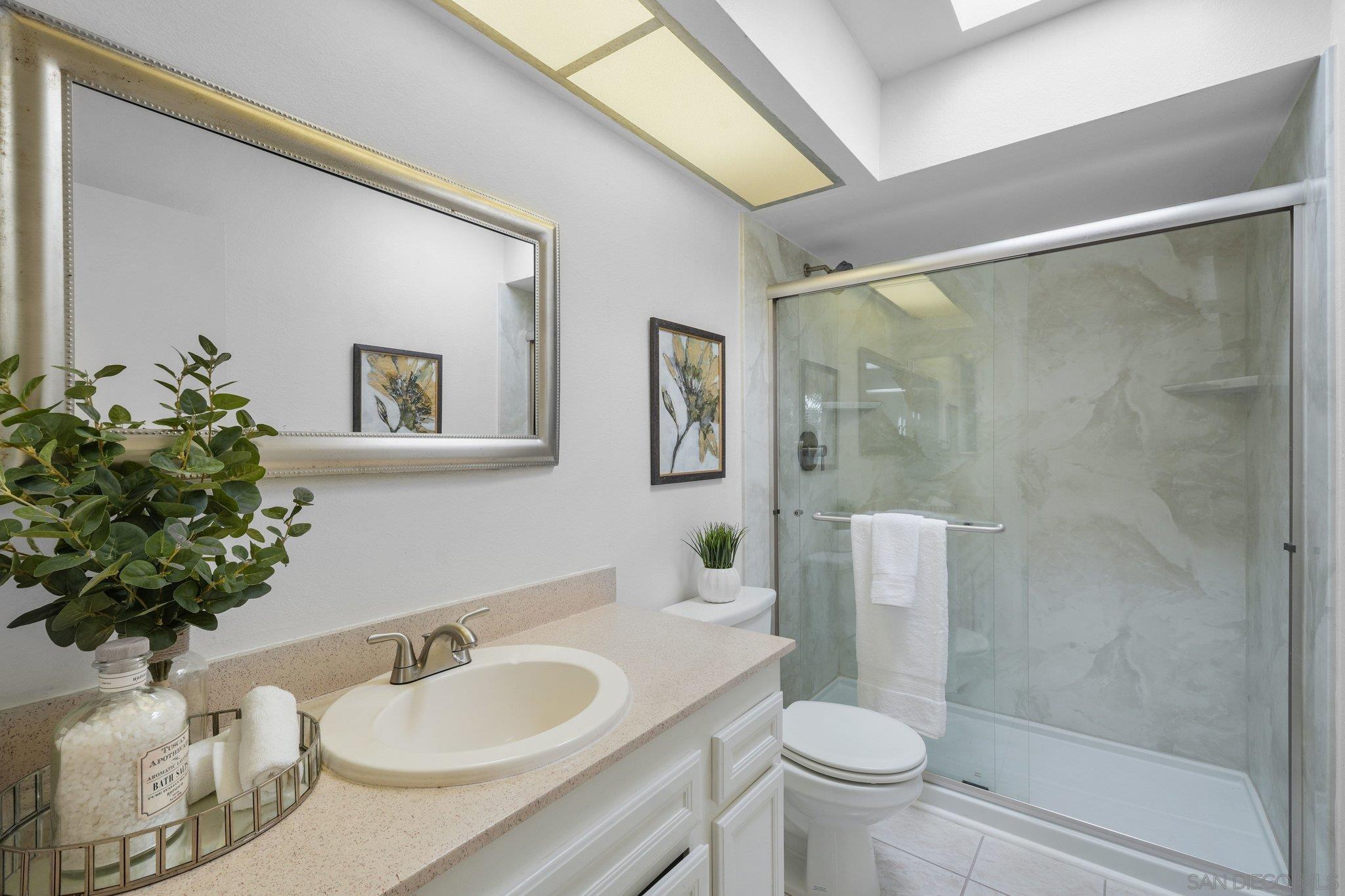 Detail Gallery Image 13 of 25 For 5430  Linda Vista  #7,  San Diego,  CA 92110 - 2 Beds | 2/1 Baths