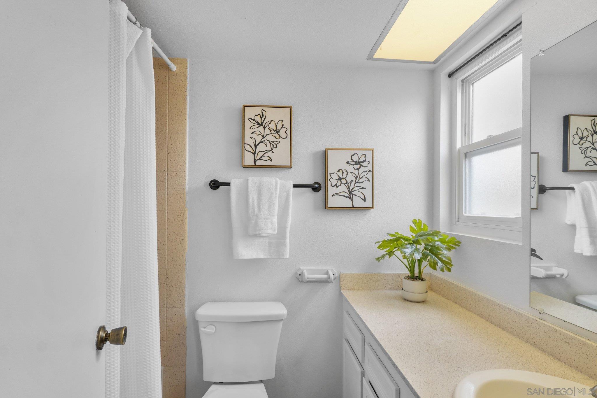 Detail Gallery Image 16 of 25 For 5430  Linda Vista  #7,  San Diego,  CA 92110 - 2 Beds | 2/1 Baths