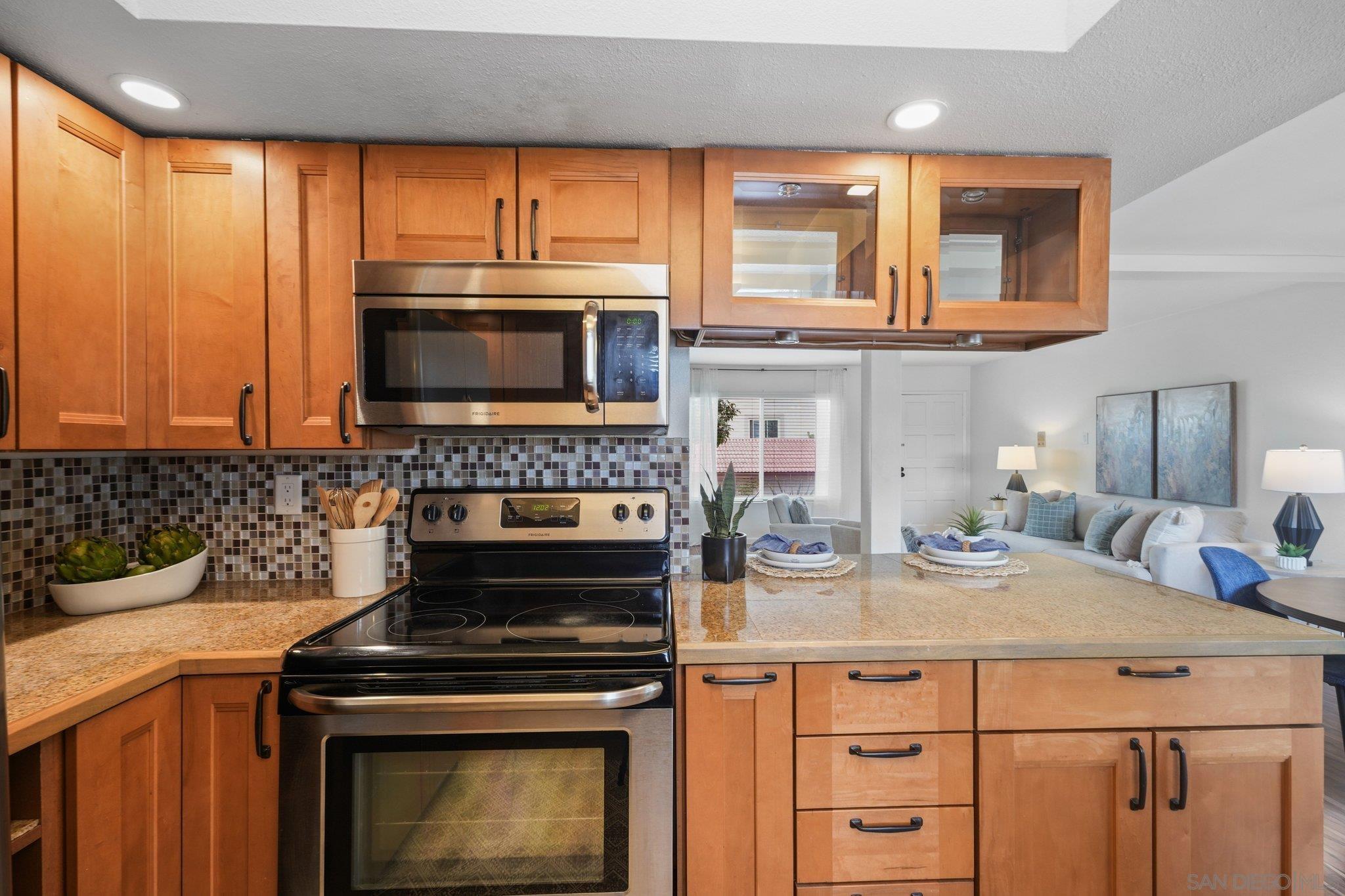 Detail Gallery Image 6 of 25 For 5430  Linda Vista  #7,  San Diego,  CA 92110 - 2 Beds | 2/1 Baths