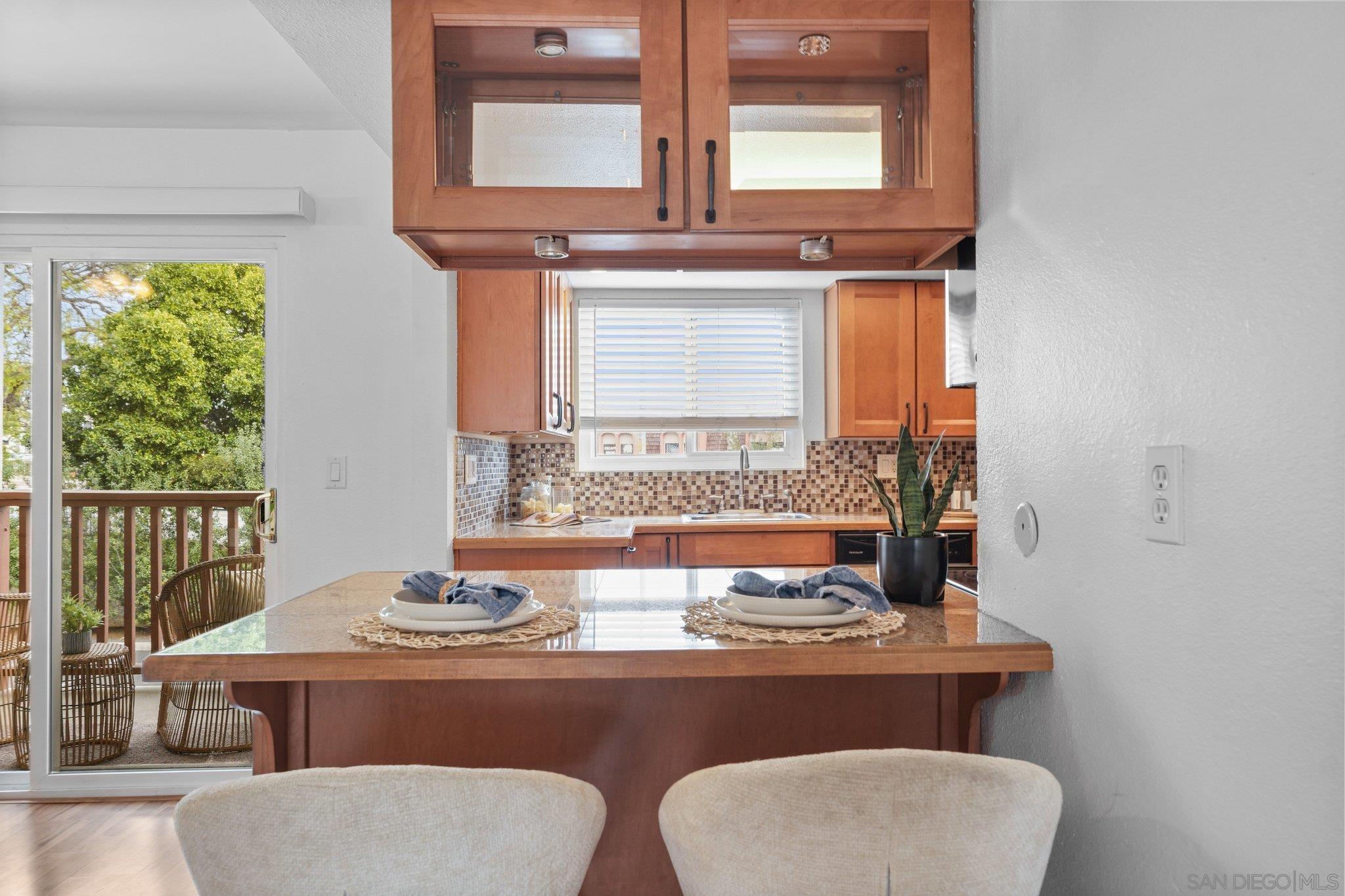 Detail Gallery Image 7 of 25 For 5430  Linda Vista  #7,  San Diego,  CA 92110 - 2 Beds | 2/1 Baths