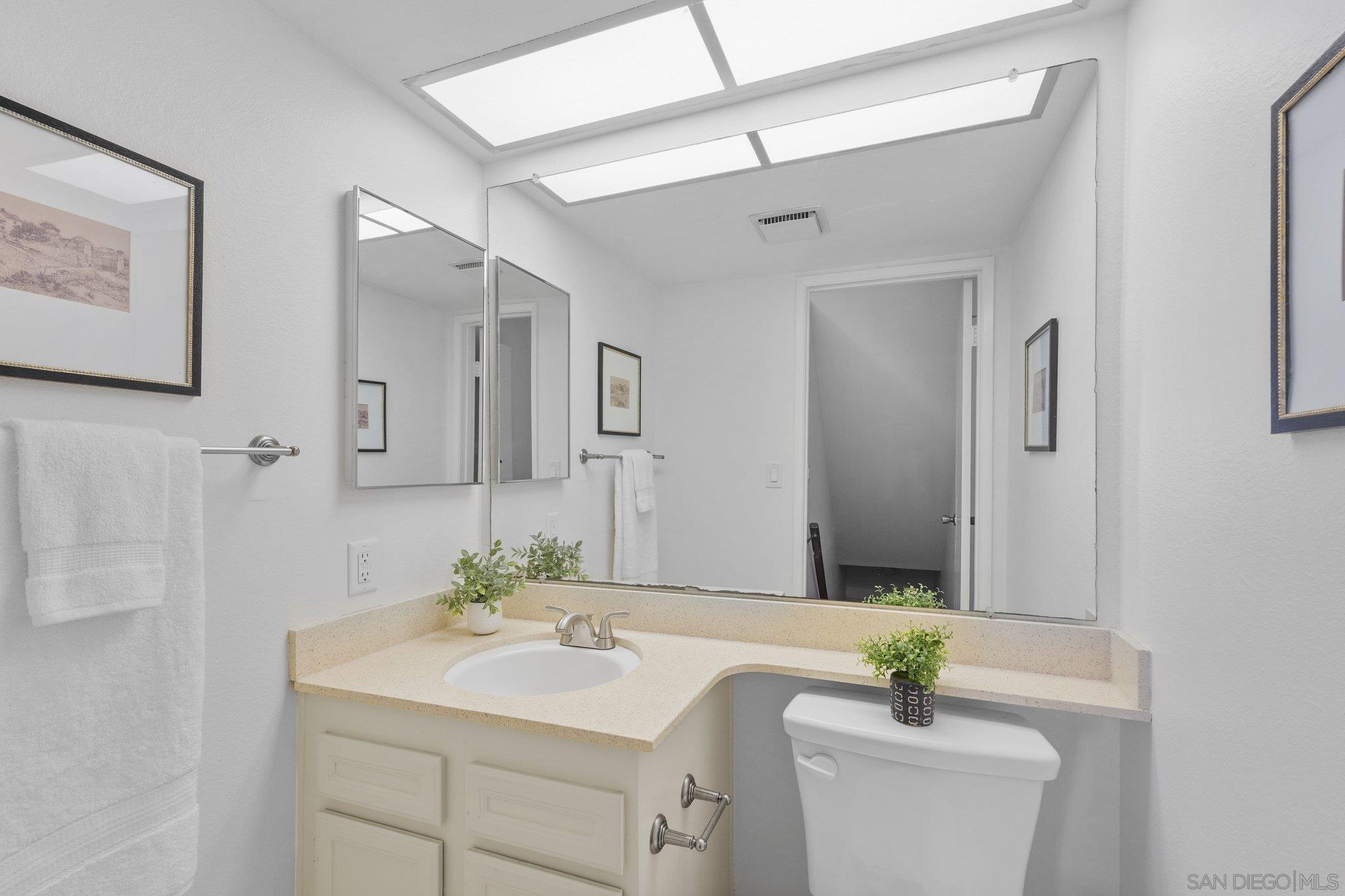 Detail Gallery Image 9 of 25 For 5430  Linda Vista  #7,  San Diego,  CA 92110 - 2 Beds | 2/1 Baths